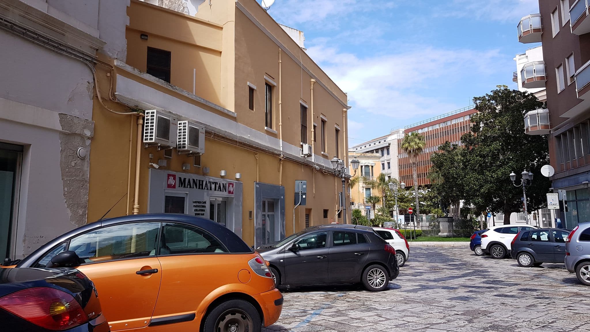 Street view near Palazzo sul Corso, Brindisi — © ale_zena_it (CC BY-SA · Mapillary)