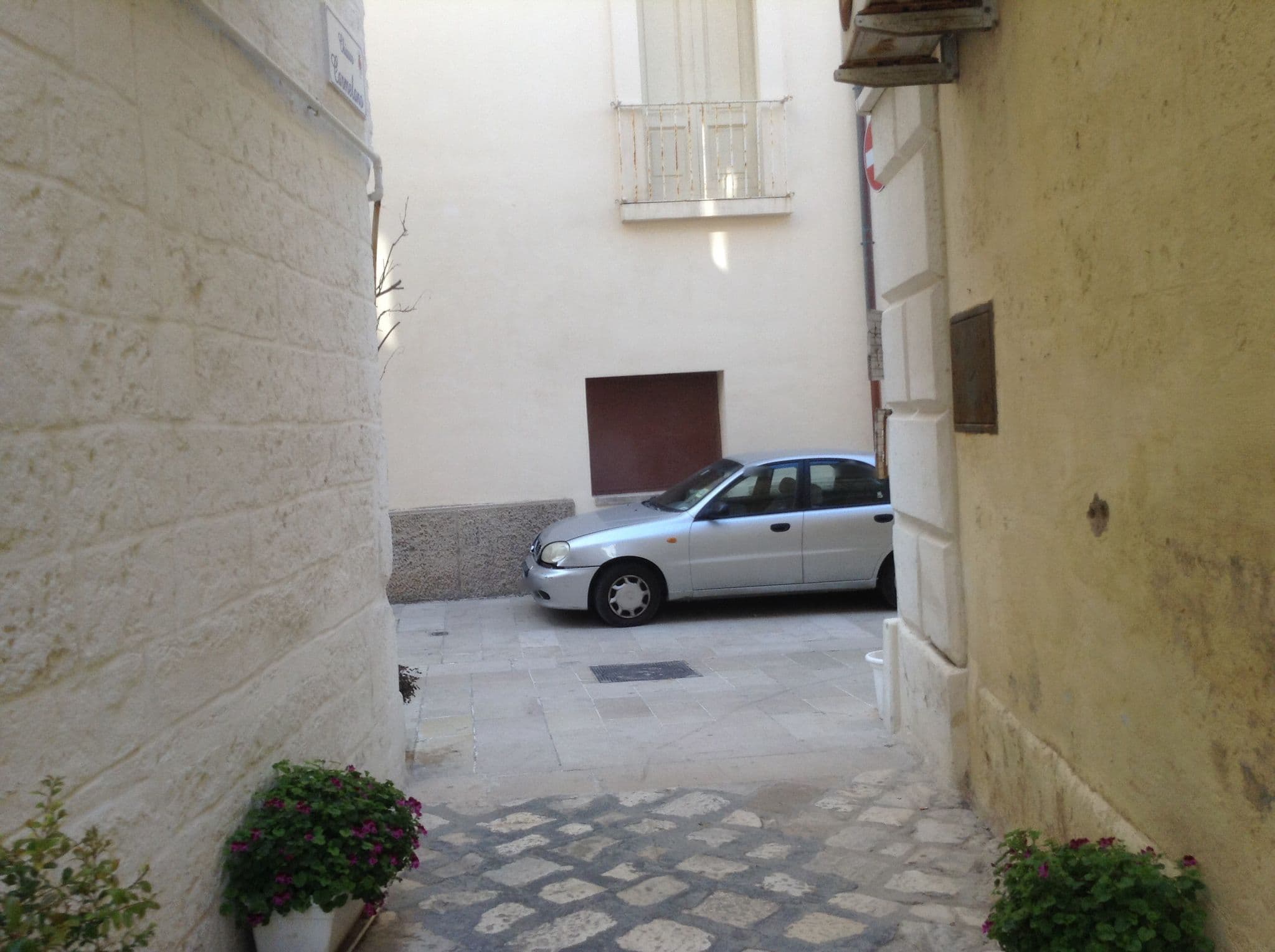 Street view near La suite di Alice, Monopoli — © mescafe (CC BY-SA · Mapillary)