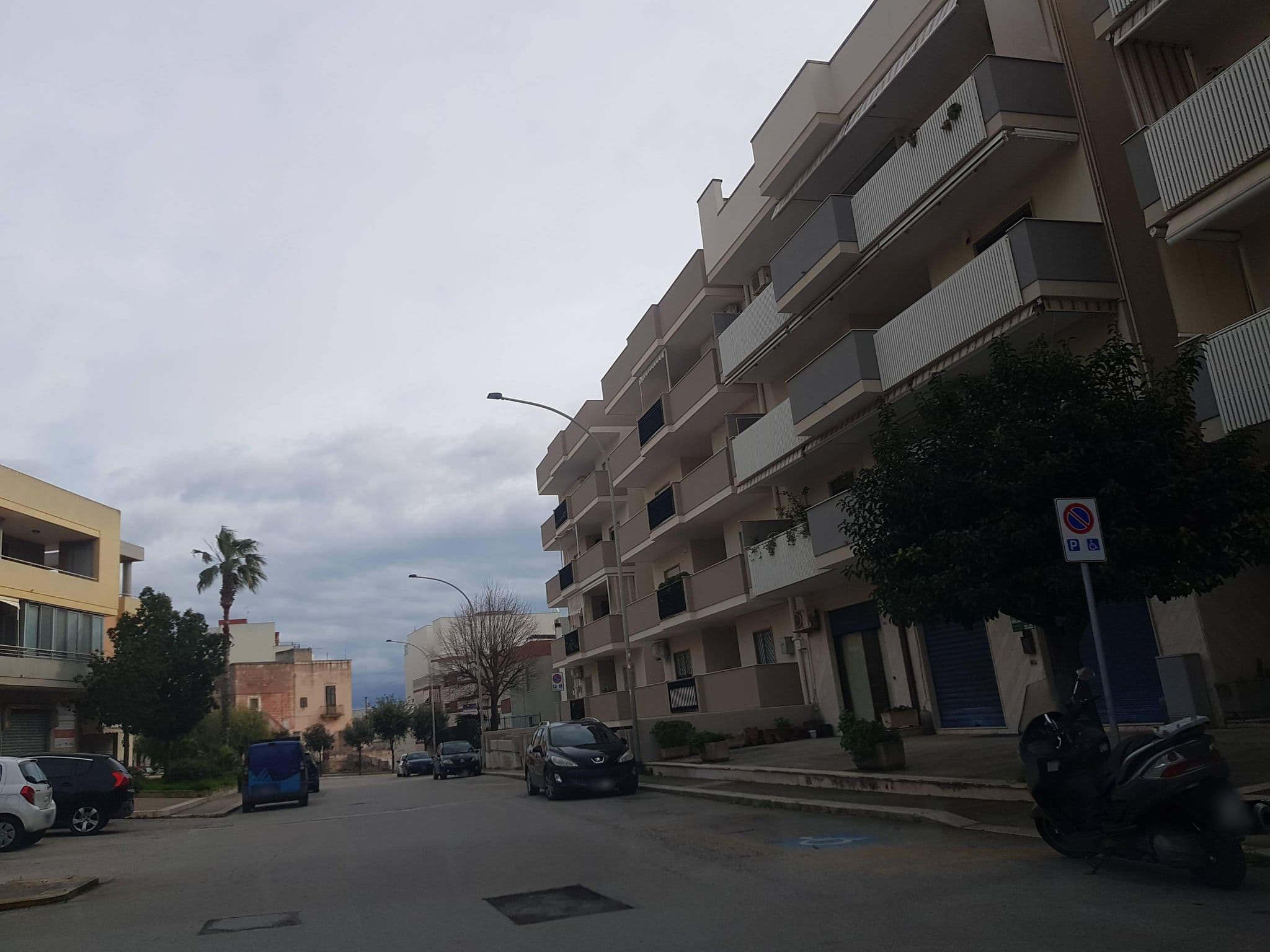 Street view near B&B Rizzi, Monopoli — © clamast (CC BY-SA · Mapillary)