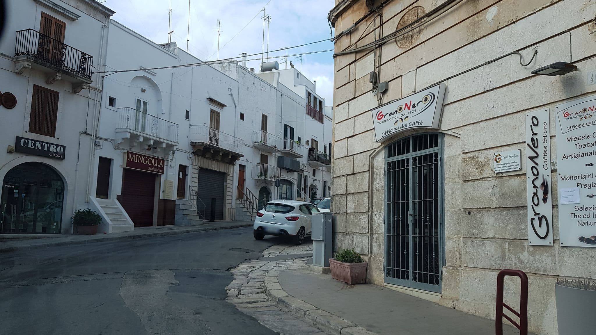 Street view near Terrazza Blanca con vista by Wonderful Italy, Ostuni — © ale_zena_it (CC BY-SA · Mapillary)