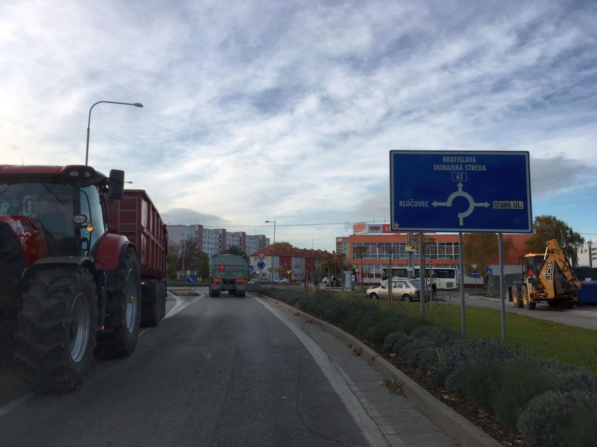 Street view near Görföl Center, Veľký Meder — © istefanos (CC BY-SA · Mapillary)