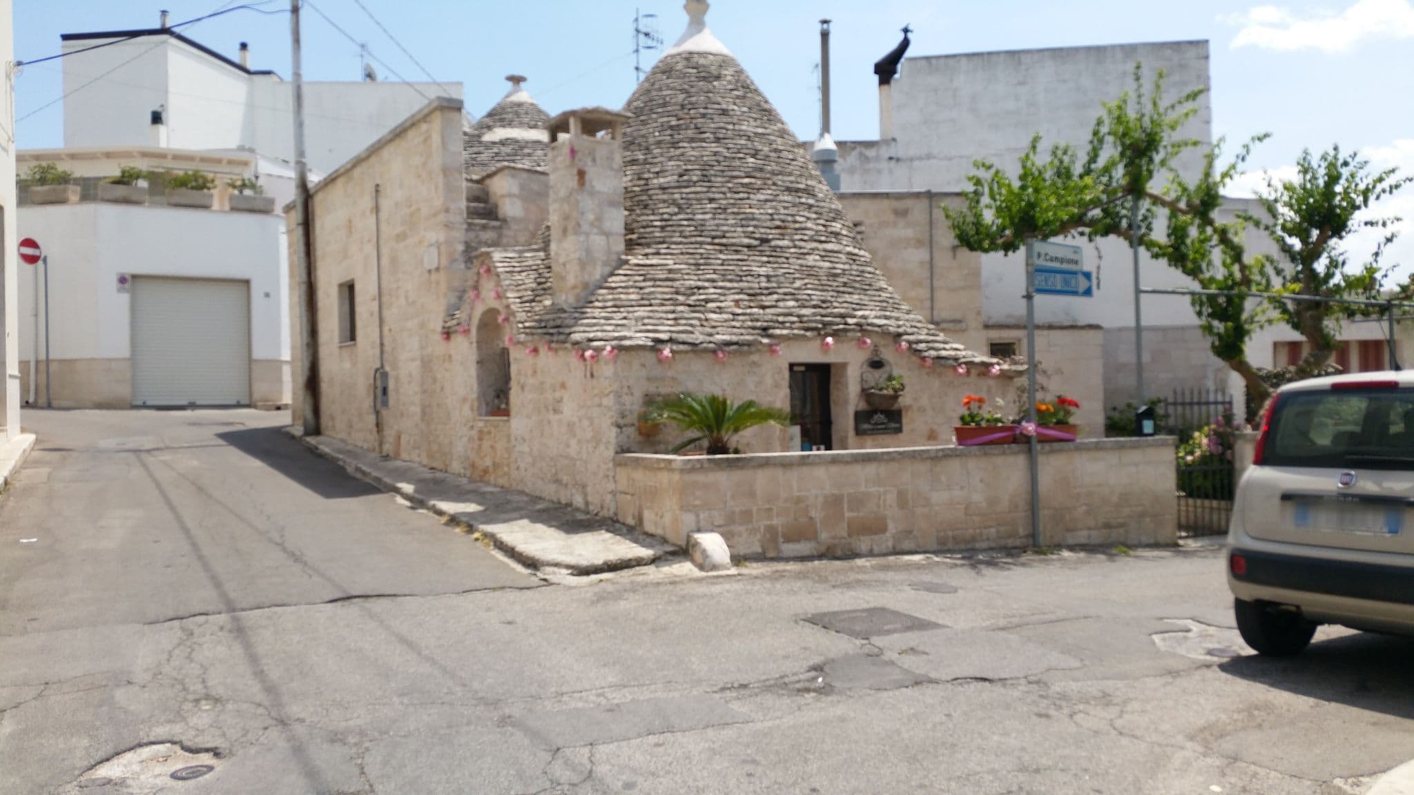 Street view near Trulli Mille e una Notte, Alberobello — © shlublu (CC BY-SA · Mapillary)