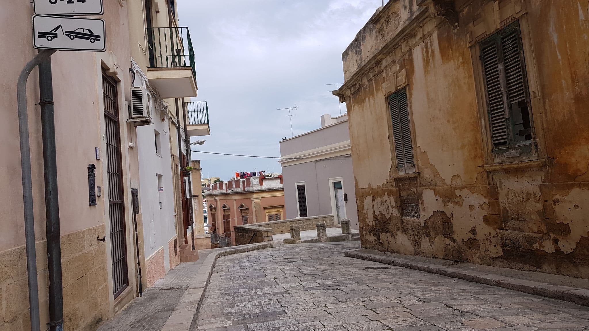 Street view near Antonella home, Brindisi — © ale_zena_it (CC BY-SA · Mapillary)