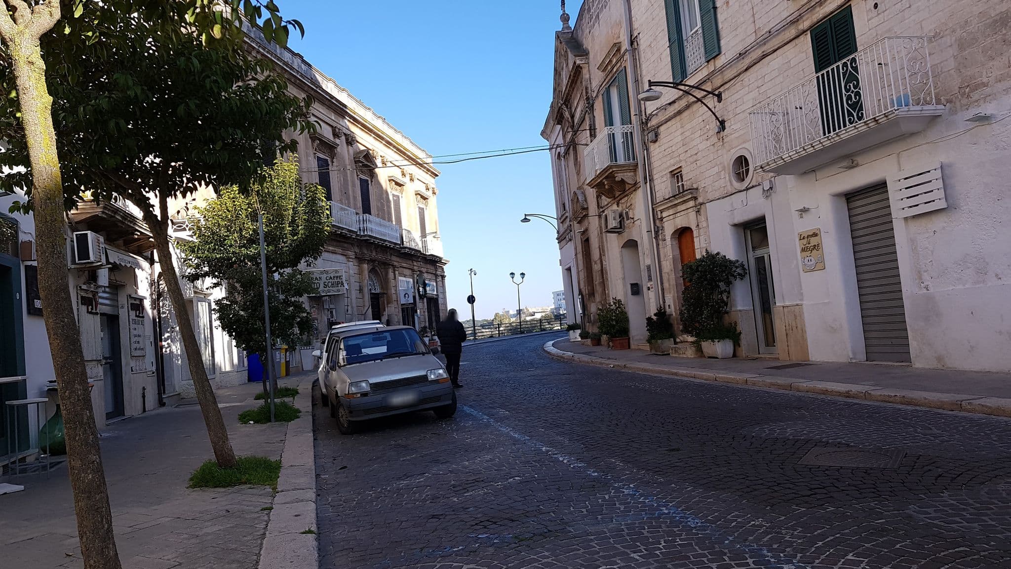 Street view near Soleblu B&B, Ostuni — © ale_zena_it (CC BY-SA · Mapillary)