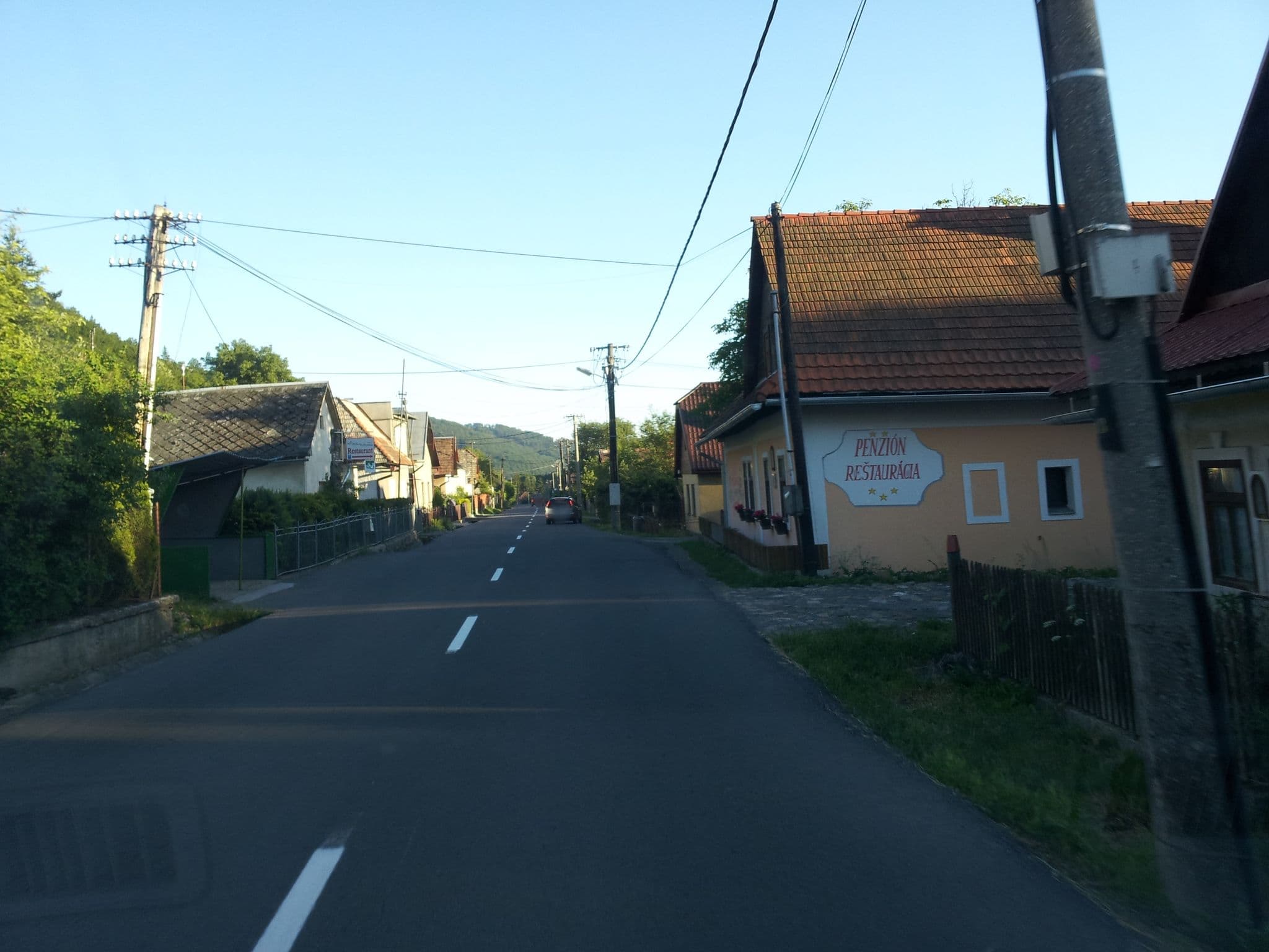 Street view near Penzion Starý hostinec, Svätý Anton — © kolesajr (CC BY-SA · Mapillary)