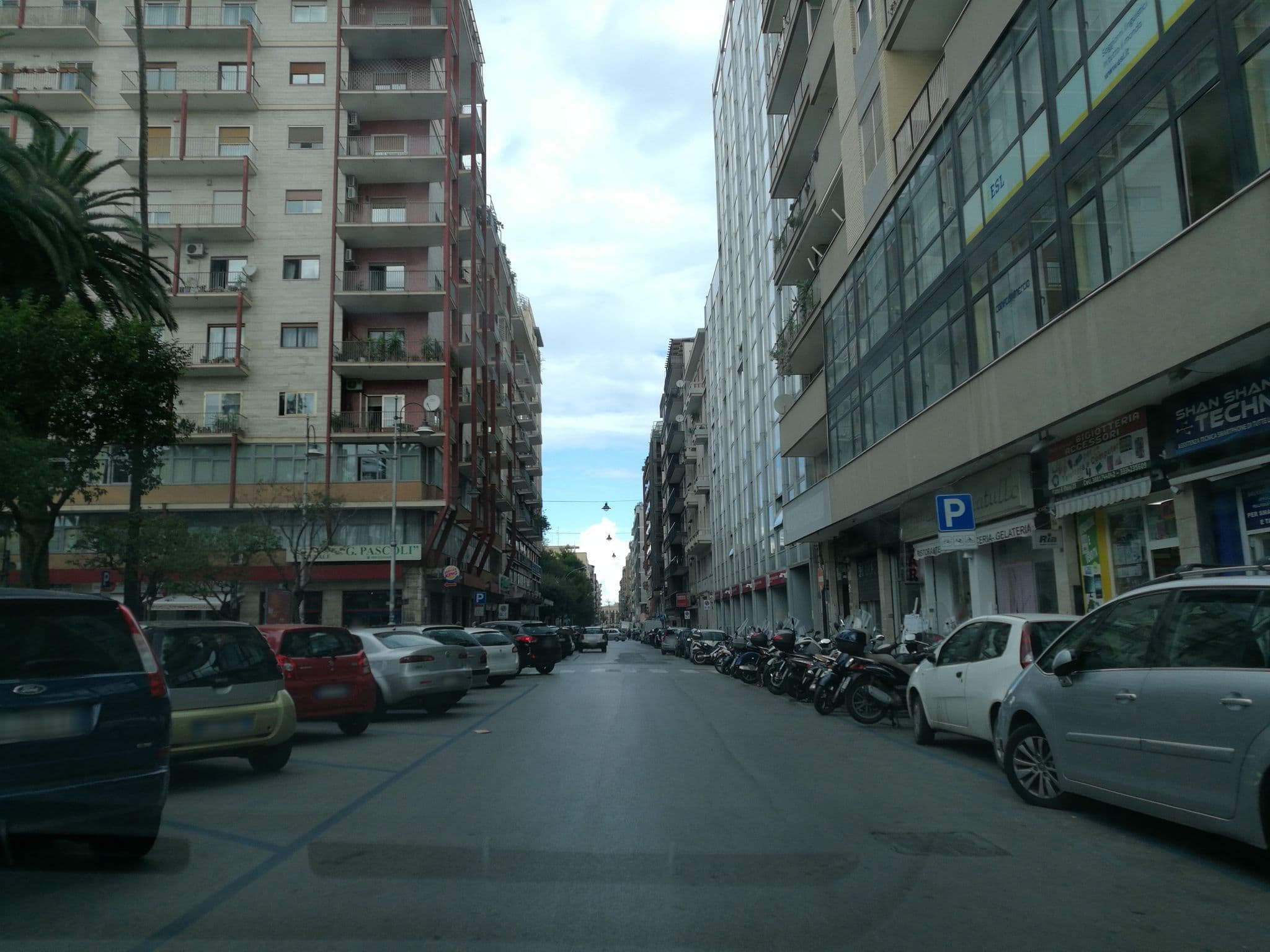 Street view near Central Station Suite Apartment, Bari — © xlapo98 (CC BY-SA · Mapillary)