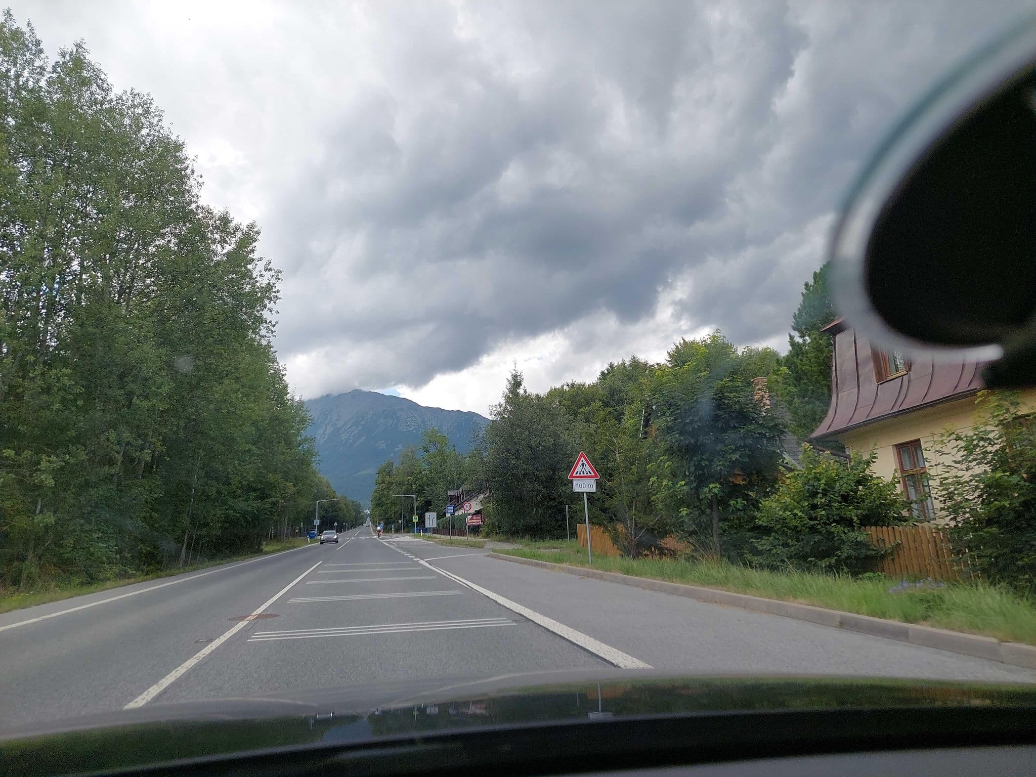 Street view near Chata Dolný Smokove - Správa TANAP-u, Vysoké Tatry — © Apirnus (CC BY-SA · Mapillary)