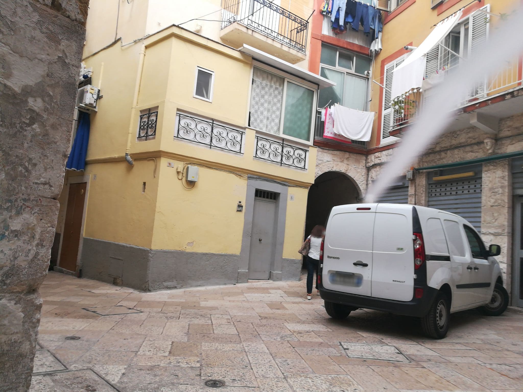 Street view near Deshome, Bari — © davided (CC BY-SA · Mapillary)