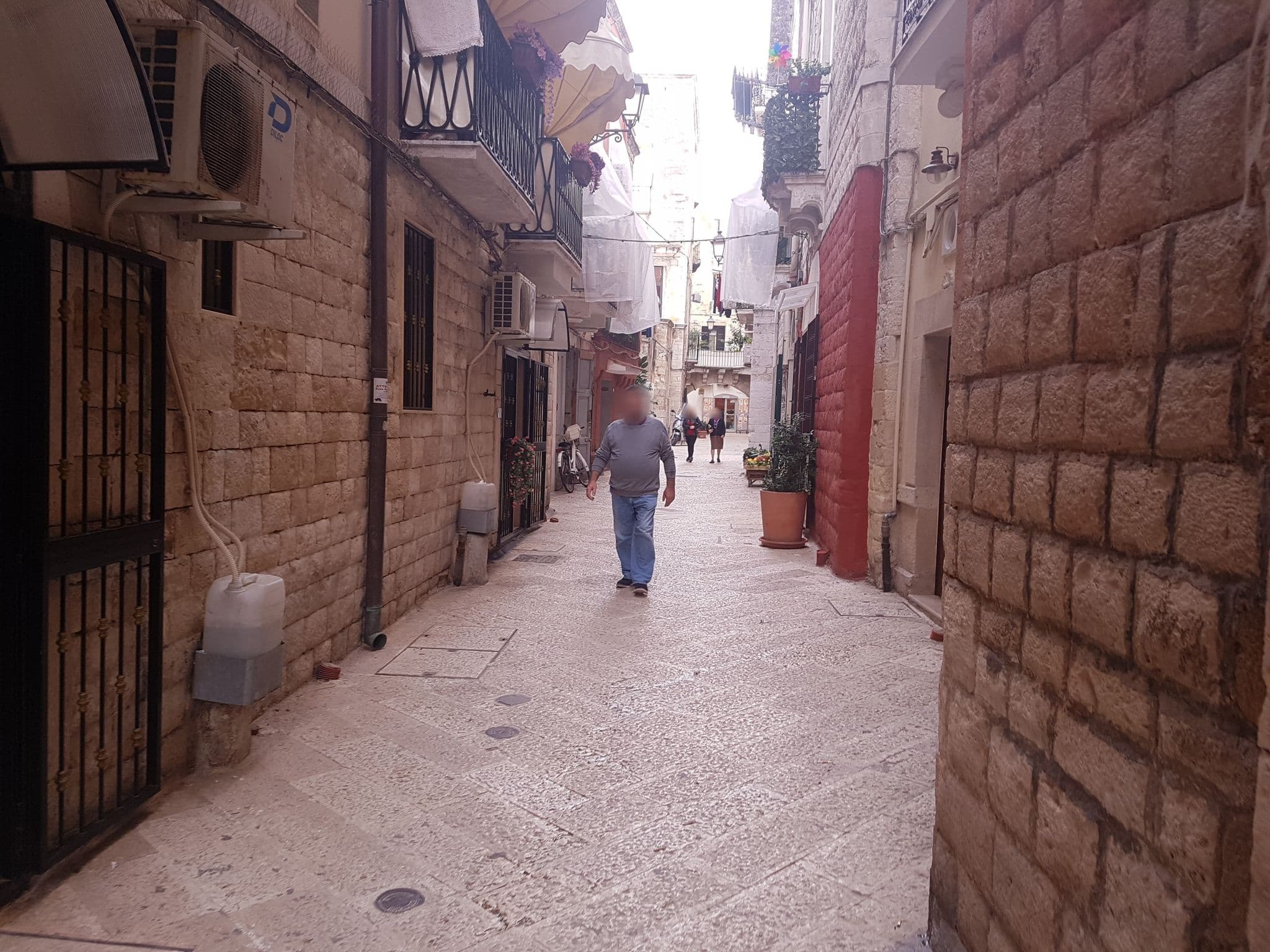Street view near Vista Borgo Antico, Bari — © tornike (CC BY-SA · Mapillary)