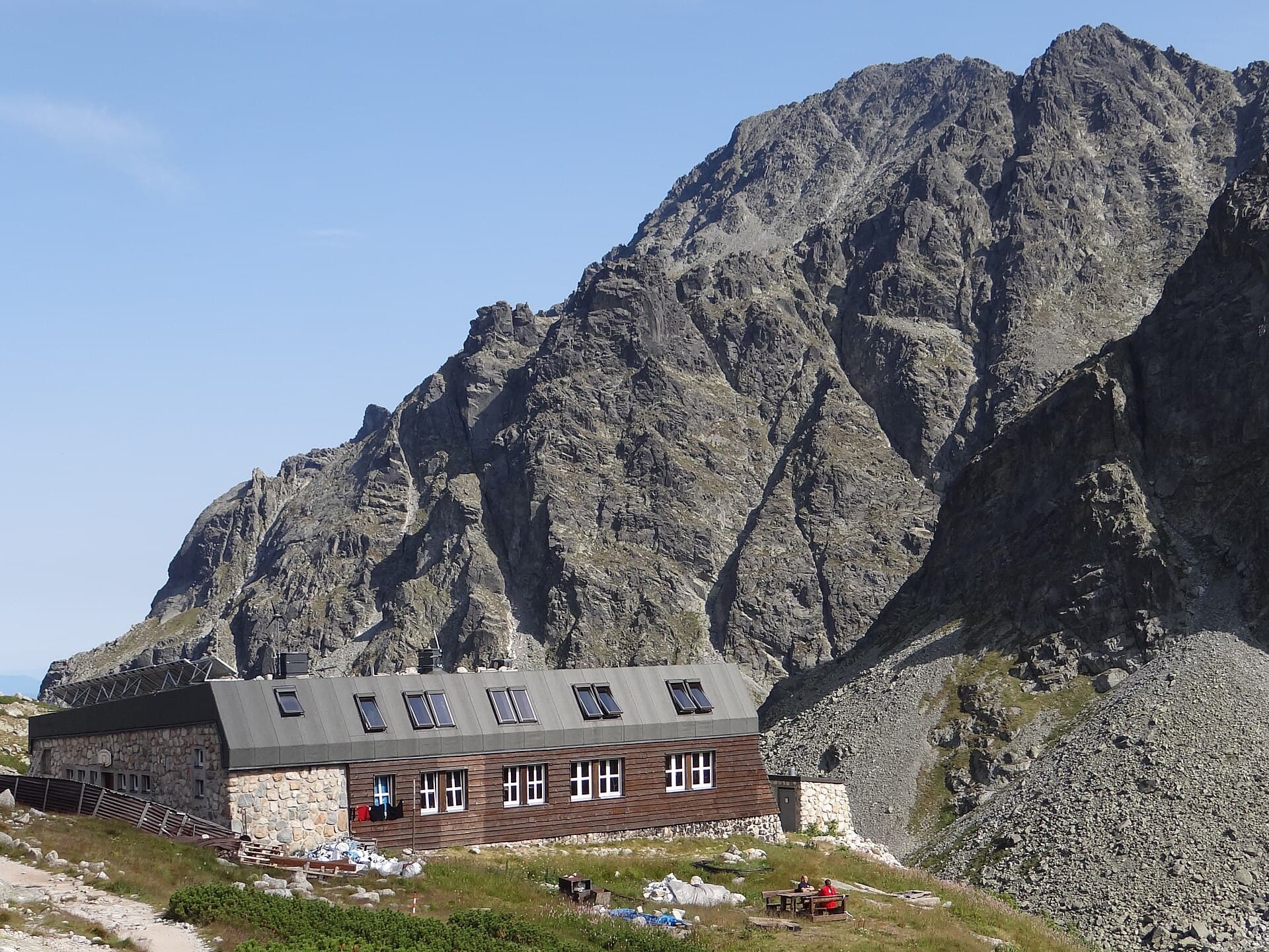 Zbojnícka chata (via Wikimedia Commons, CC BY-SA 3.0)