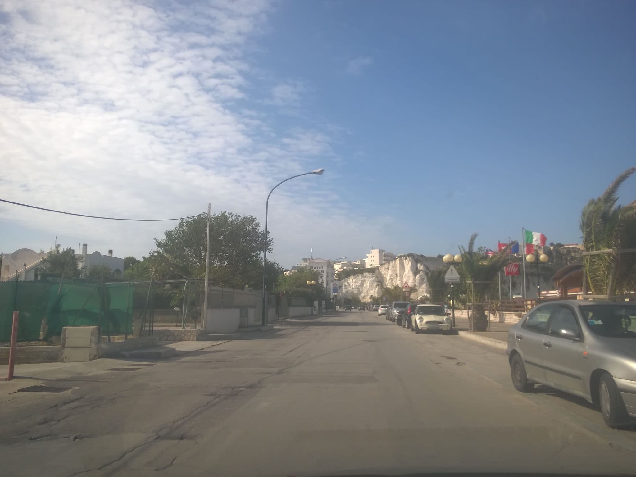 Street view near Albergo Villaggio Al Torrente, Vieste — © dcavedon (CC BY-SA · Mapillary)
