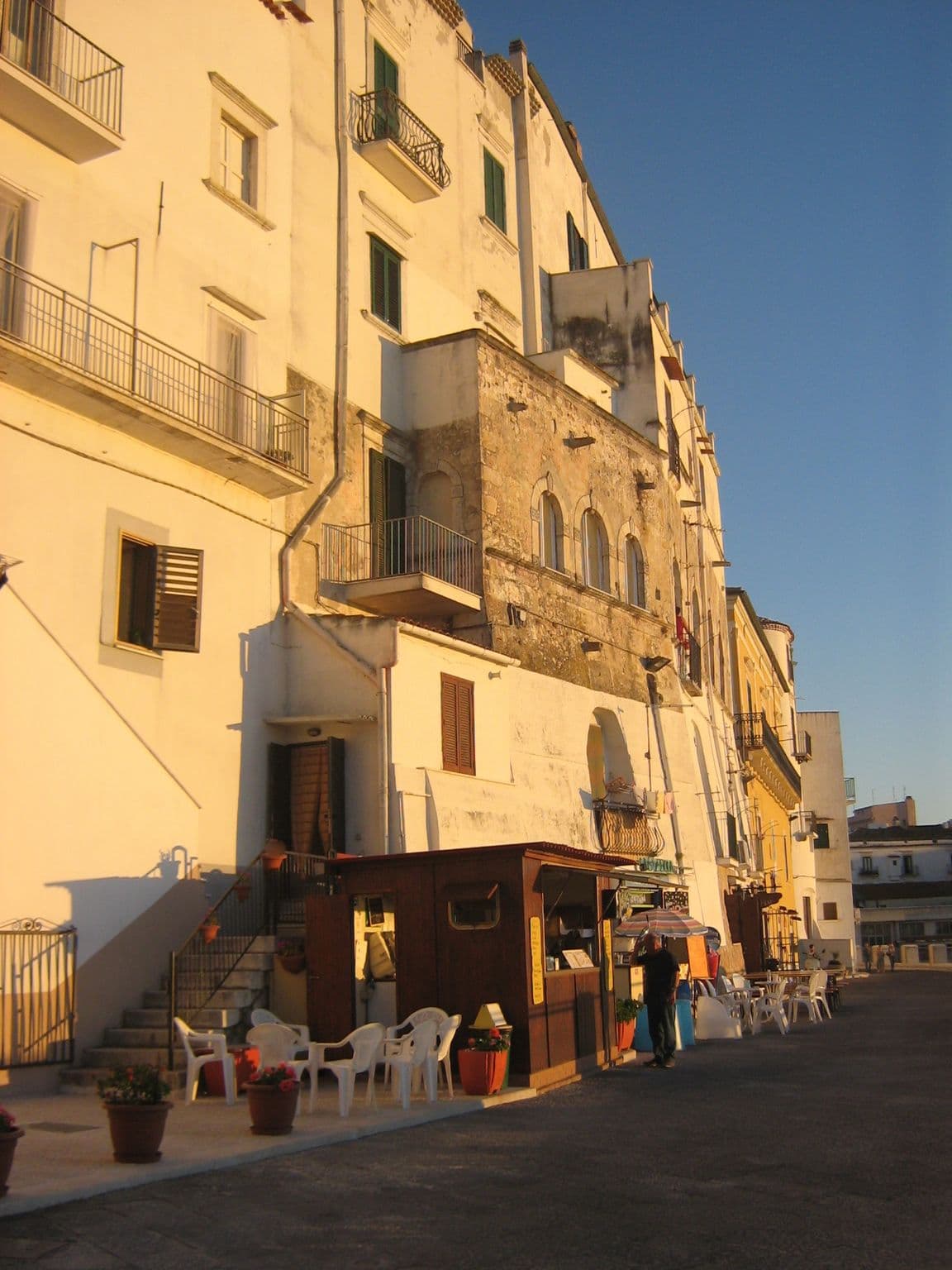 Street view near Hotel Parco Degli Aranci Rodi Garganico, Rodi Garganico — © rootie (CC BY-SA · Mapillary)