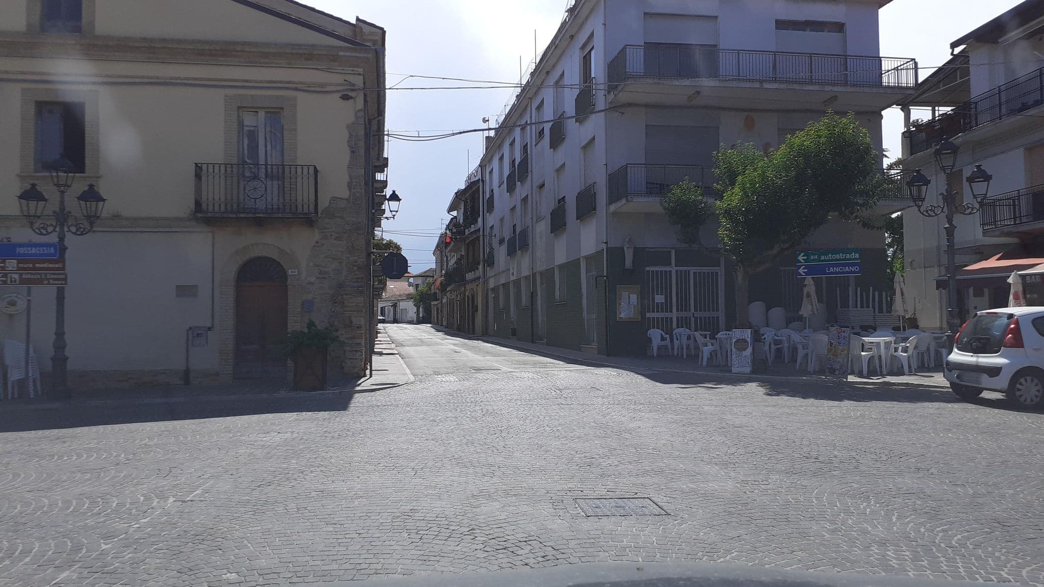 Street view near Rifugiomare, Fossacesia — © doduva (CC BY-SA · Mapillary)