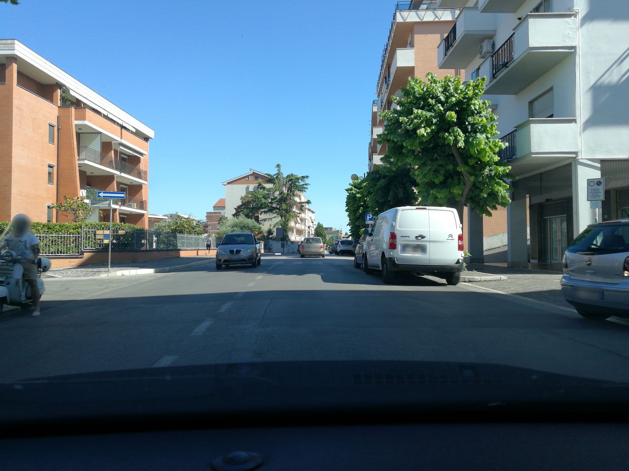 Street view near White Apartment, Vasto — © doduva2 (CC BY-SA · Mapillary)
