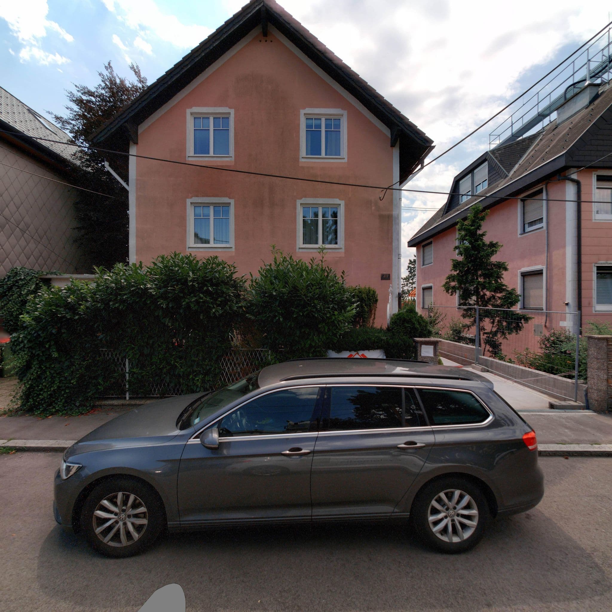 Street view near Casa Stefano, Penzing — © eliasgander (CC BY-SA · Mapillary)