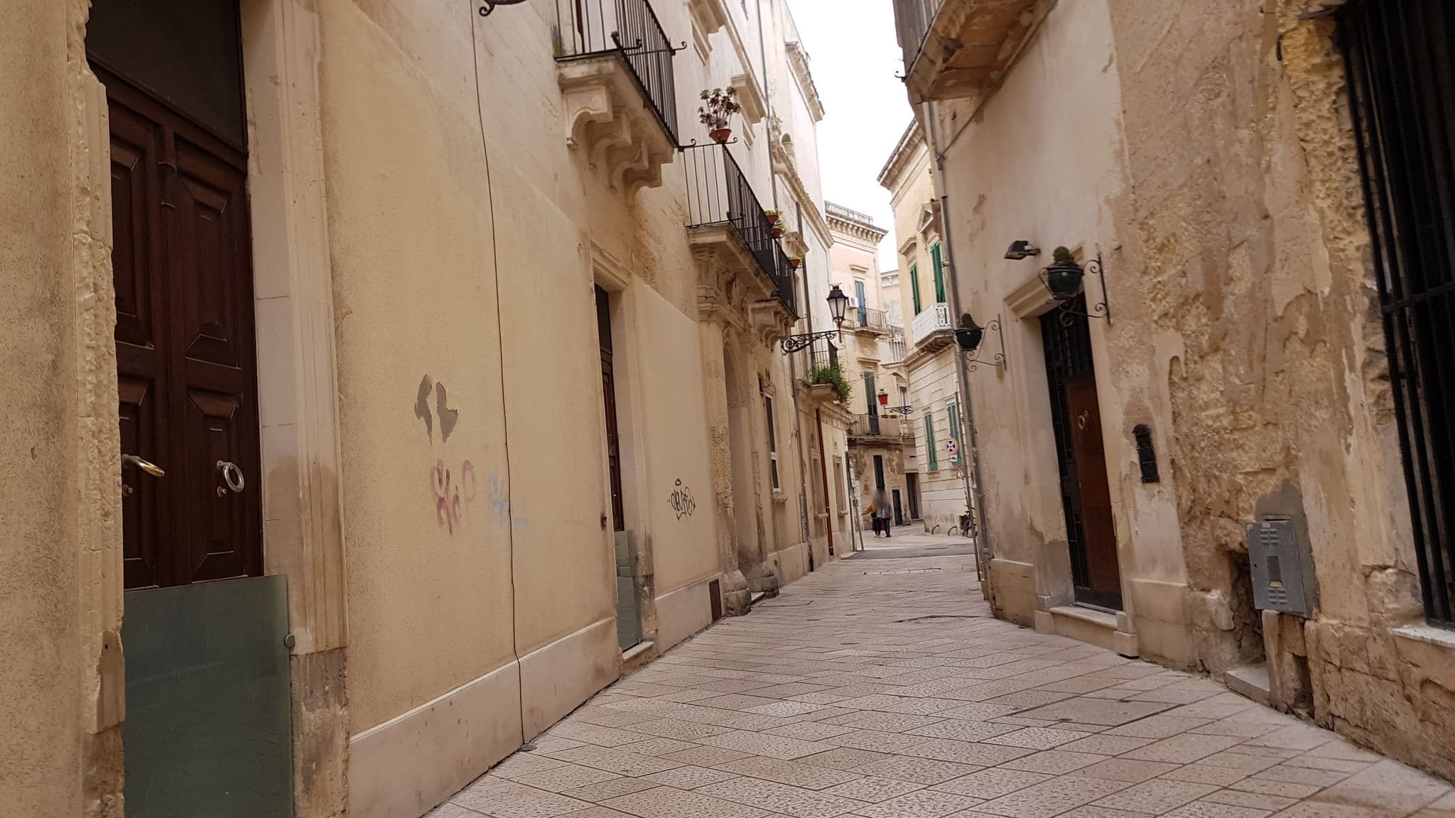 Street view near Corte dei Morosini, Lecce — © ale_zena_it (CC BY-SA · Mapillary)