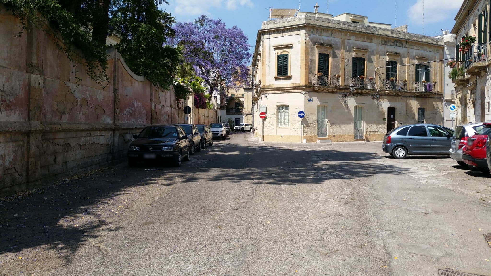 Street view near Suite Scarambone, Lecce — © shlublu (CC BY-SA · Mapillary)