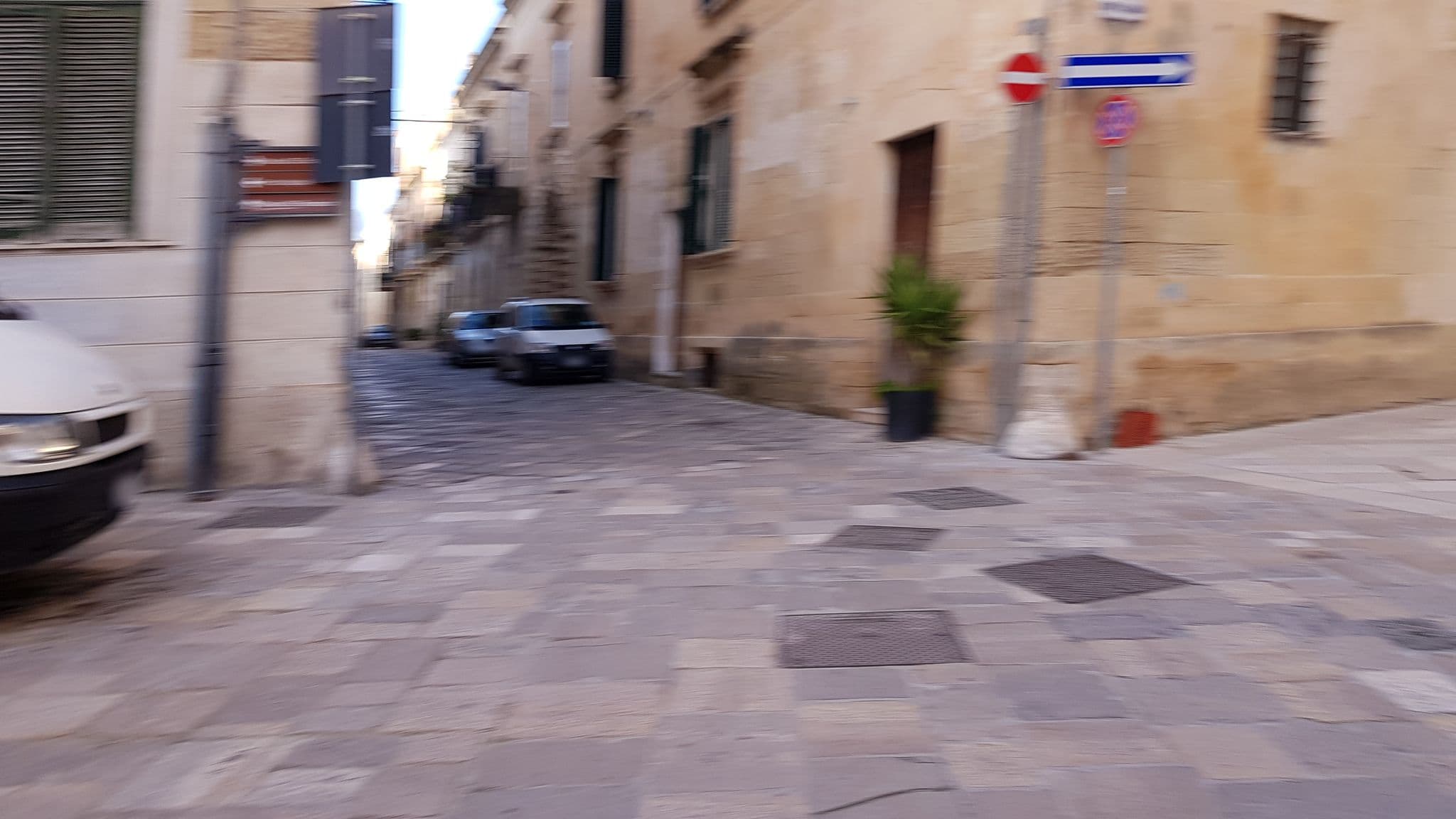 Street view near Corte Dei Florio, Lecce — © ale_zena_it (CC BY-SA · Mapillary)