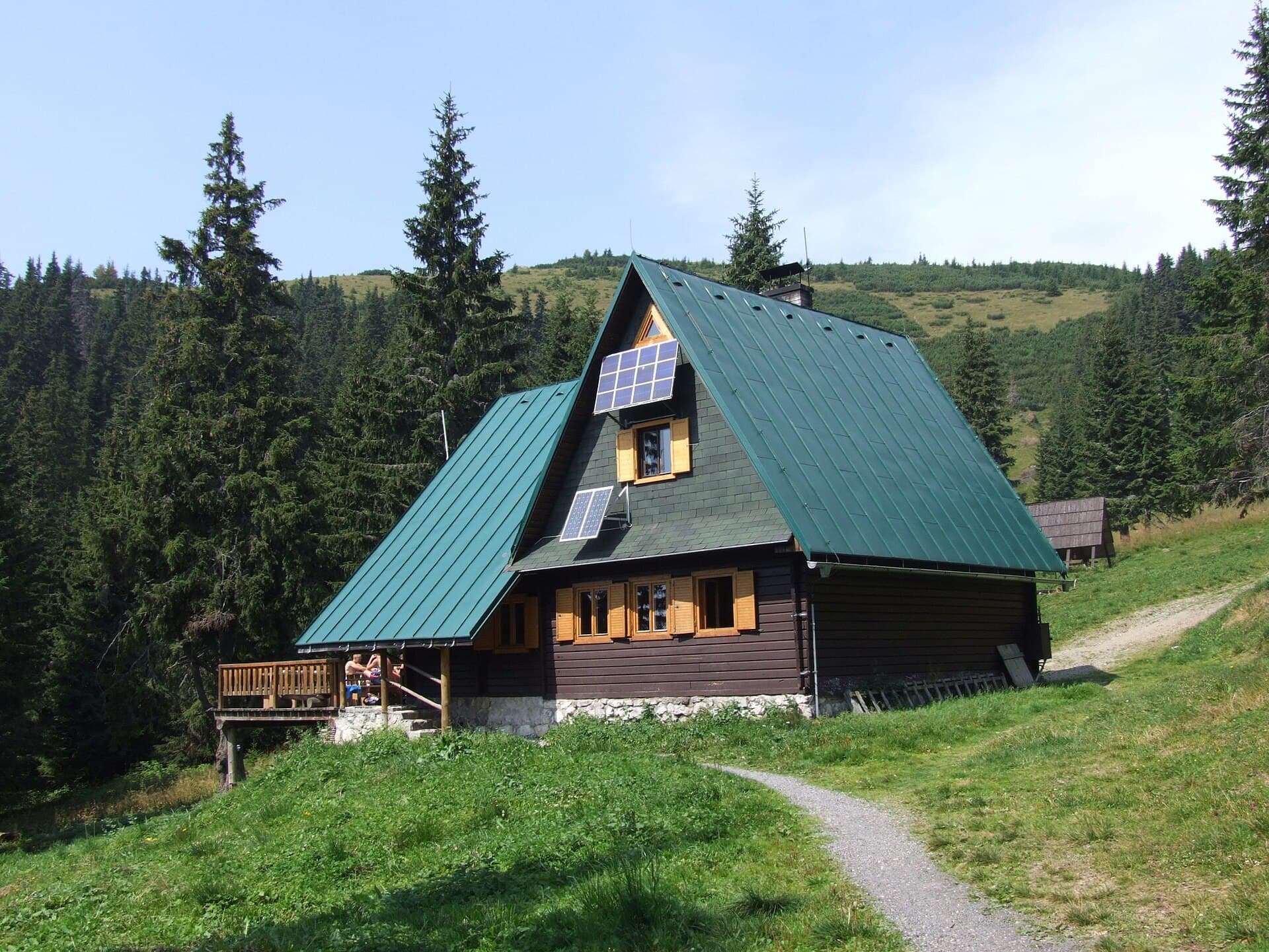 Chata Pod Náružím - Červenec (via Wikimedia Commons, CC BY-SA 4.0)