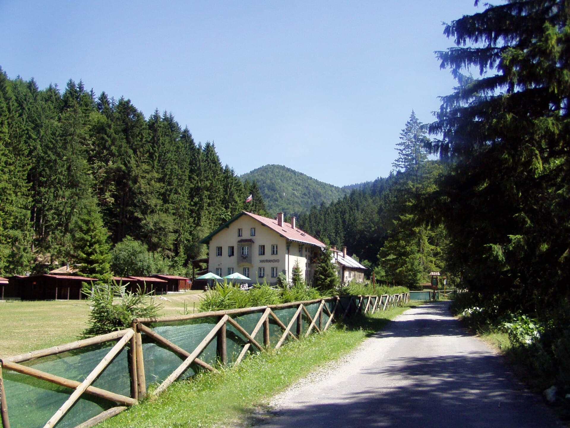 Chata Havranovo (via Wikimedia Commons, CC BY-SA 3.0)