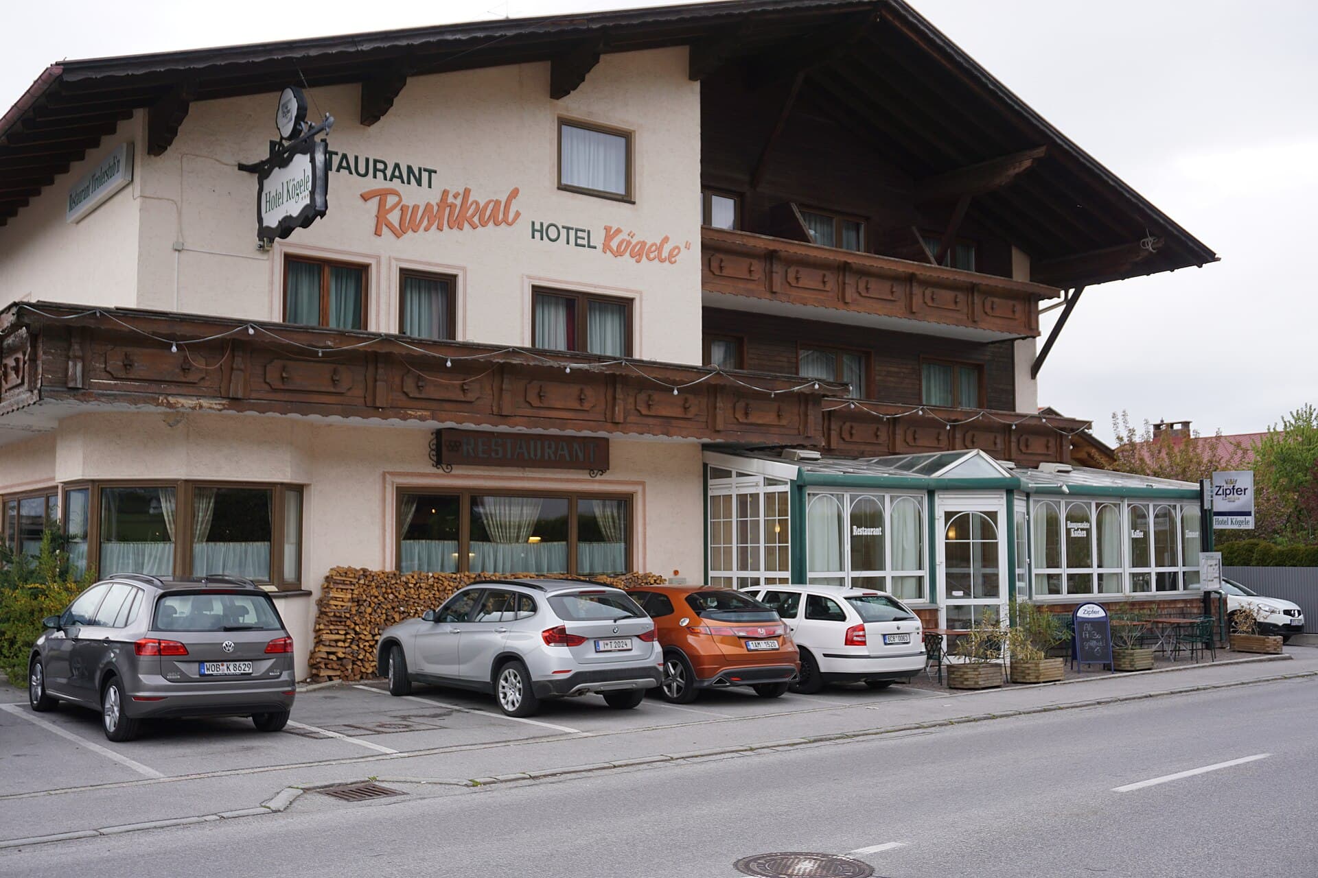Hotel Kögele (via Wikimedia Commons, CC BY-SA 4.0)