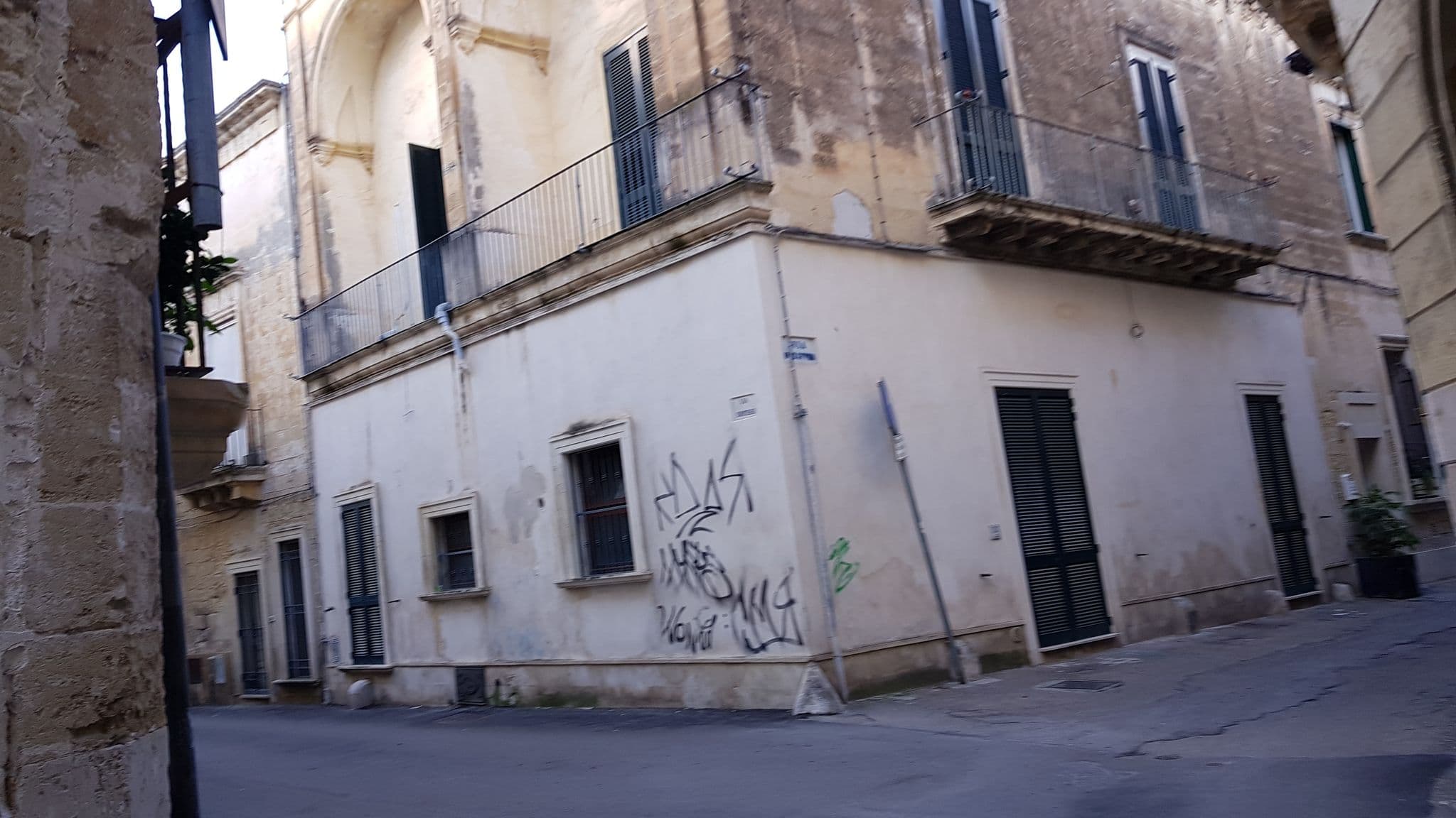 Street view near B&B Le due musce, Lecce — © ale_zena_it (CC BY-SA · Mapillary)