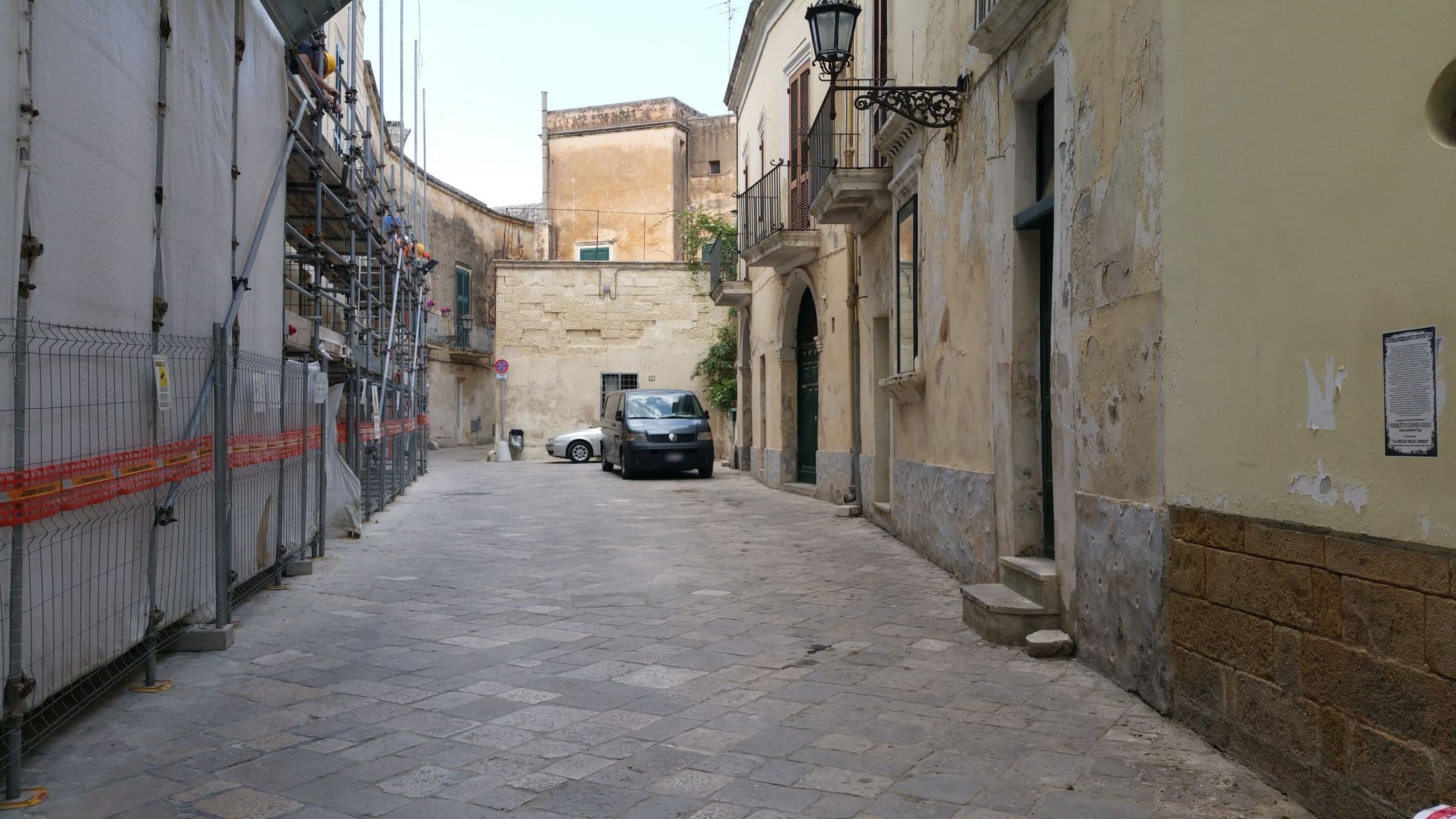 Street view near sacre bleu, Lecce — © shlublu (CC BY-SA · Mapillary)