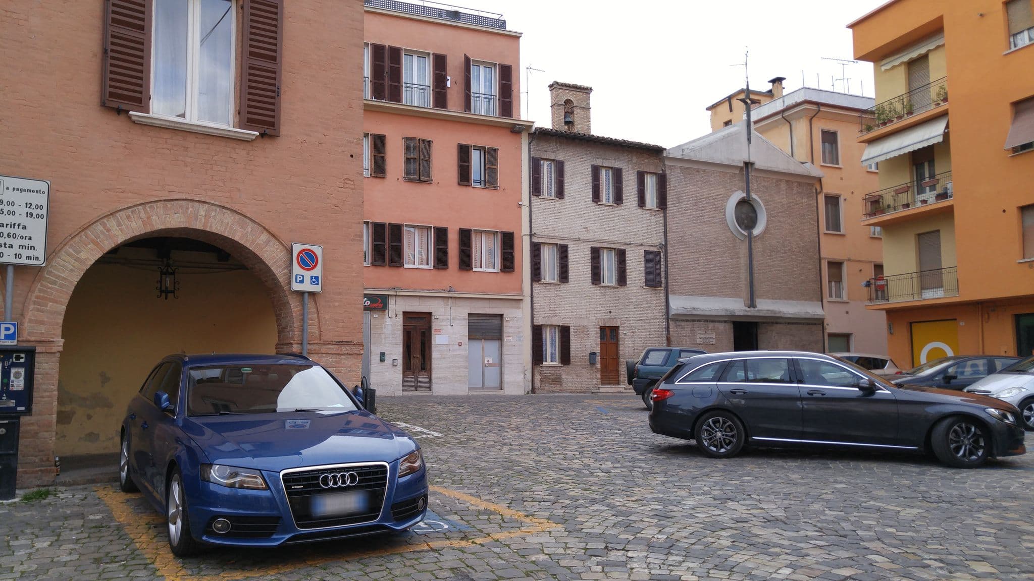 Street view near Appartamenti del Duca, Urbania — © sorcrosc (CC BY-SA · Mapillary)