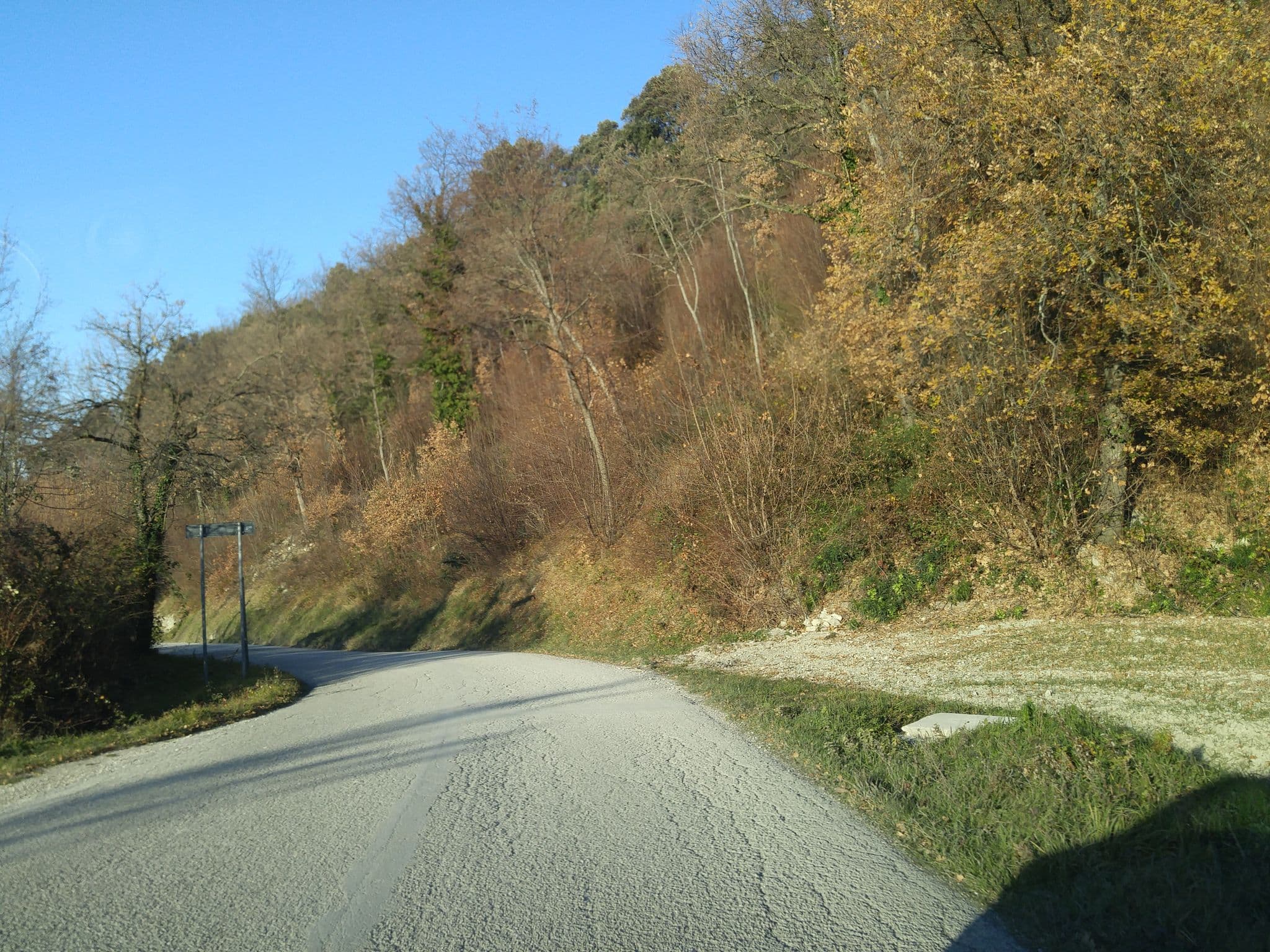 Street view near Monastero Di Montebello, Canavaccio — © sorcrosc (CC BY-SA · Mapillary)