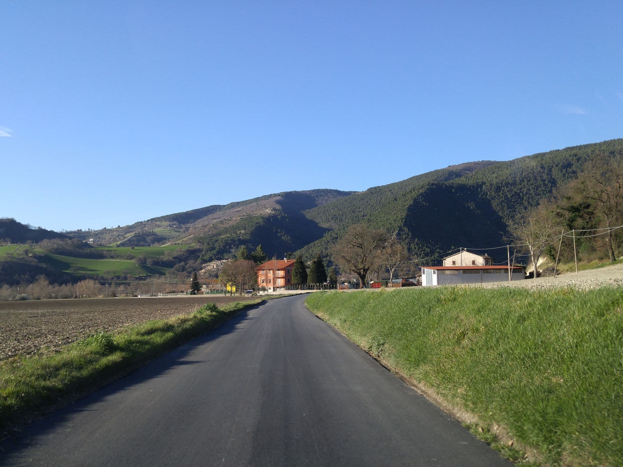 Street view near Casale Bellaguardia, Fossombrone — © sorcrosc (CC BY-SA · Mapillary)