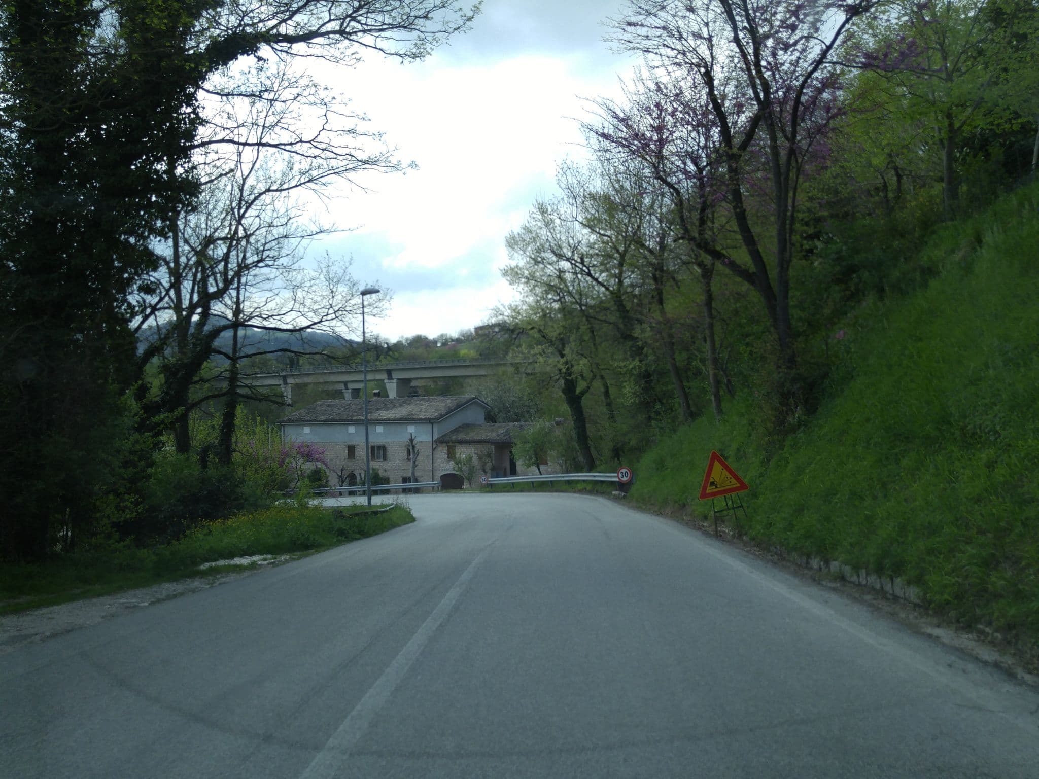 Street view near Case In Autogestione, Acqualagna — © sorcrosc (CC BY-SA · Mapillary)