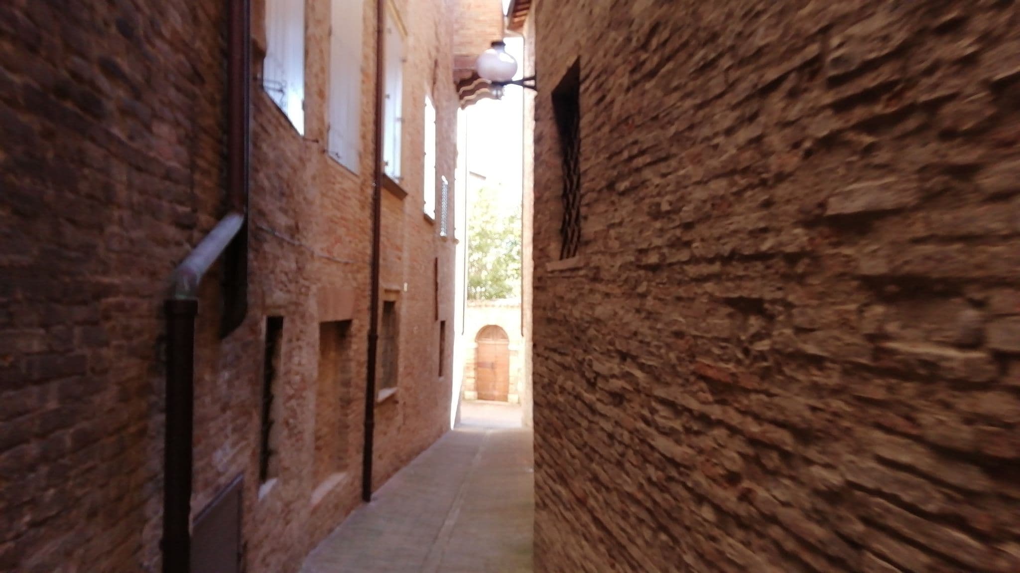 Street view near Palazzo De Antaldis, Urbino — © andrea_riprogeo (CC BY-SA · Mapillary)