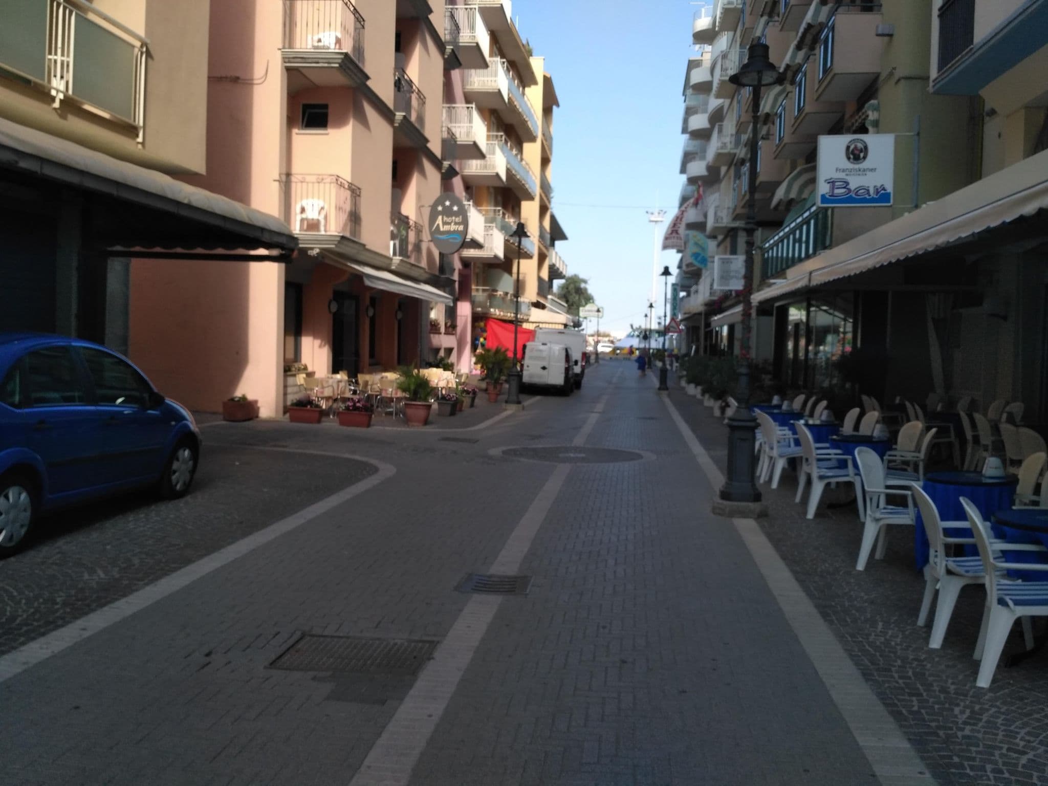 Street view near Hotel Garden Lorenzi Loretta & C. Sas, Gabicce Mare — © folini (CC BY-SA · Mapillary)