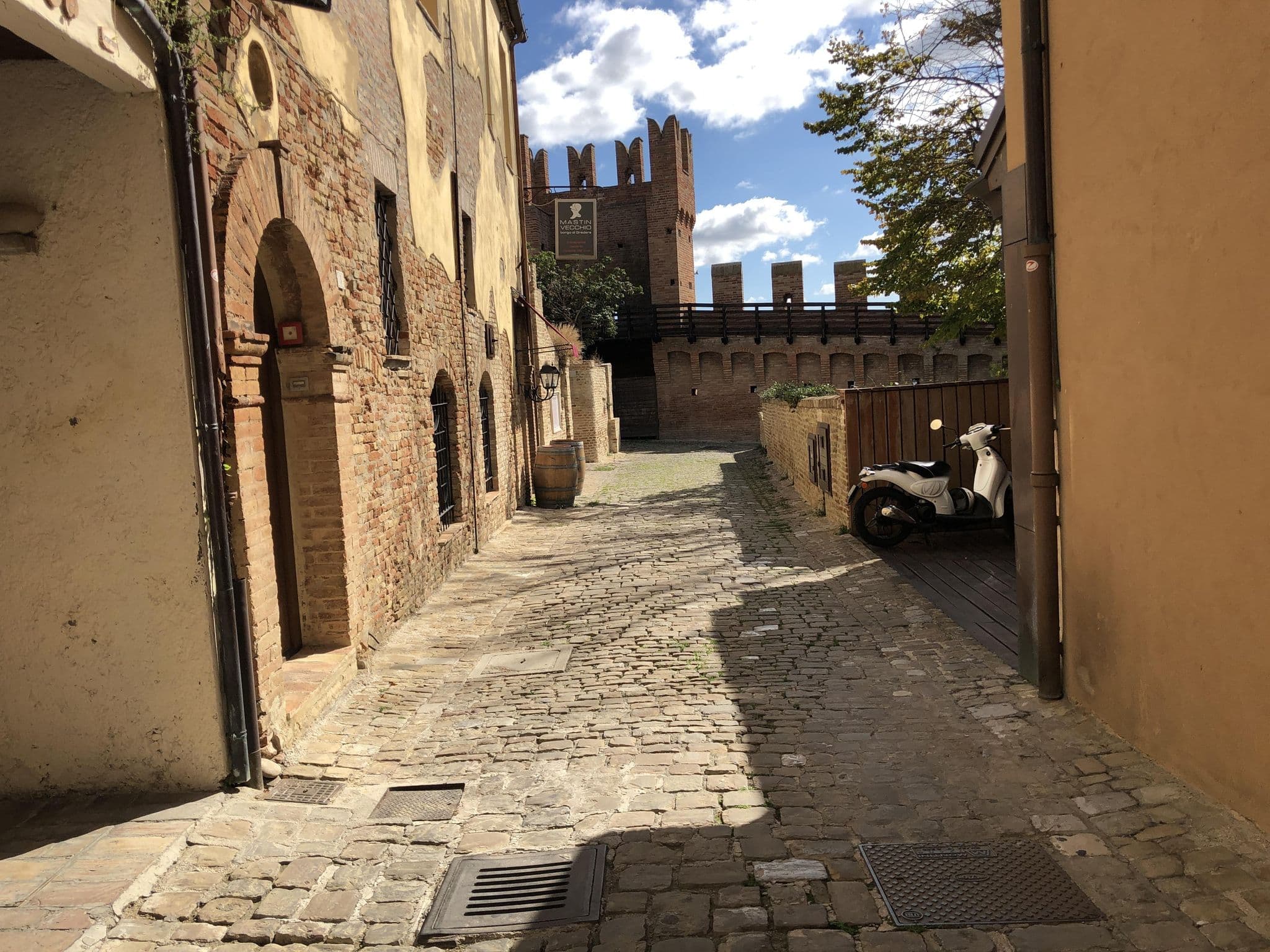 Street view near Relais La Loggia, Gradara — © peterleth (CC BY-SA · Mapillary)