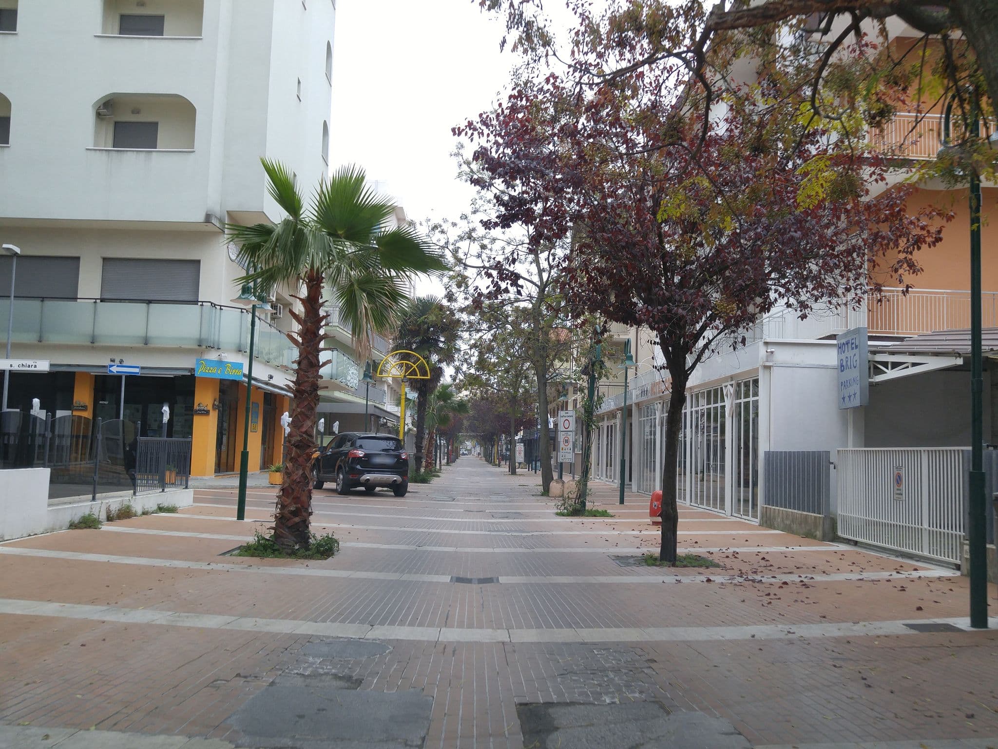Street view near Hotel Leon D'Oro di Clipper di Mazzali Massimo & C. SAS, Cattolica — © sorcrosc (CC BY-SA · Mapillary)