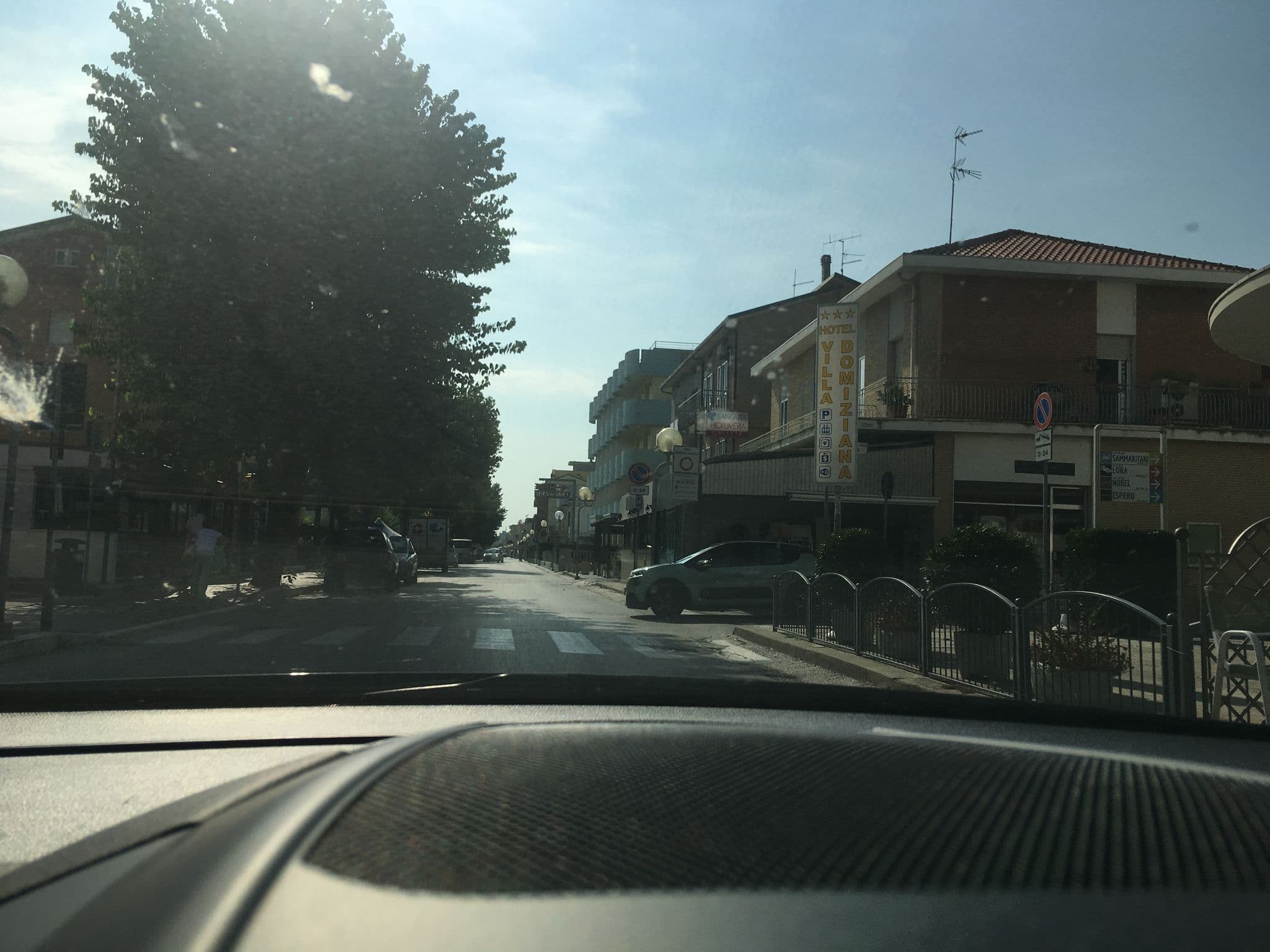 Street view near Hotel Iris, Bellaria-Igea Marina — © snepuh (CC BY-SA · Mapillary)