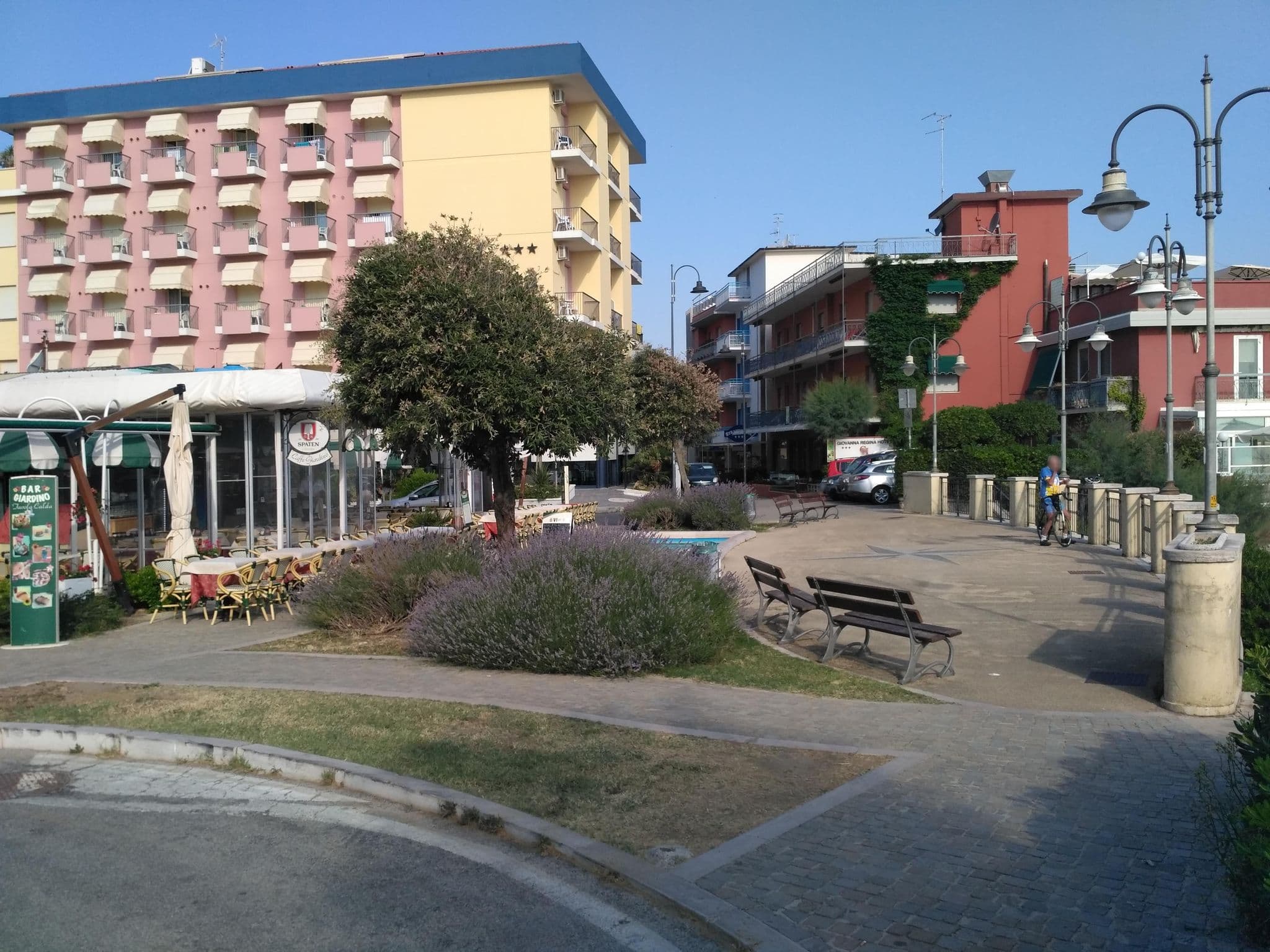 Street view near hotel Giovanna Regina, Gabicce Mare — © folini (CC BY-SA · Mapillary)