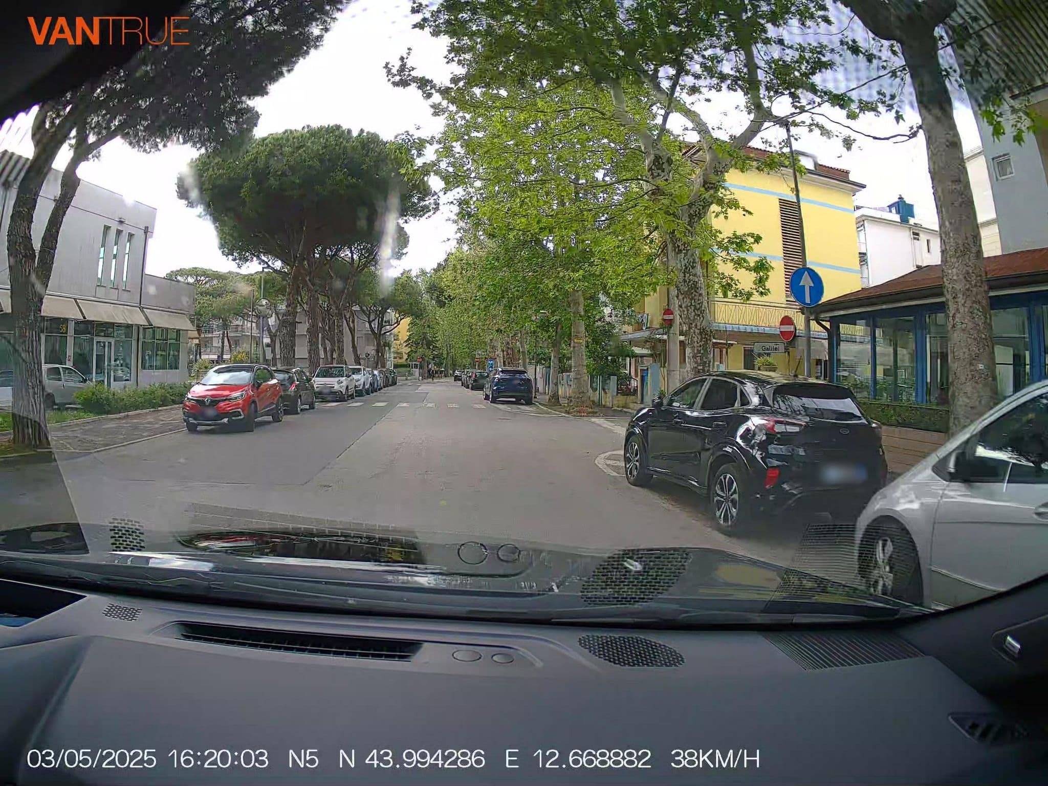 Street view near Albergo Universal, Riccione — © renaultgt (CC BY-SA · Mapillary)