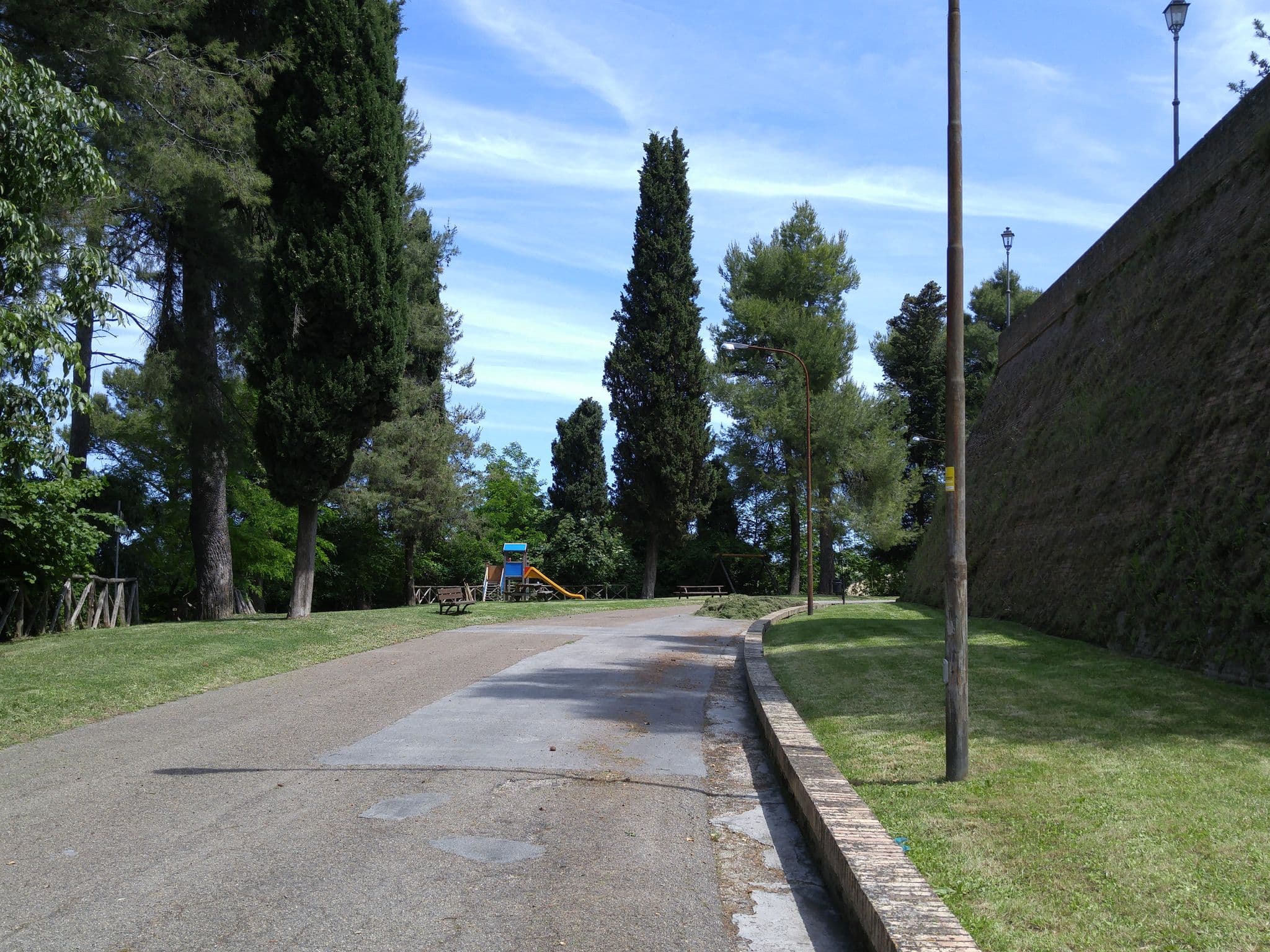 Street view near palazzo della Rovere, Calcinelli — © sorcrosc (CC BY-SA · Mapillary)