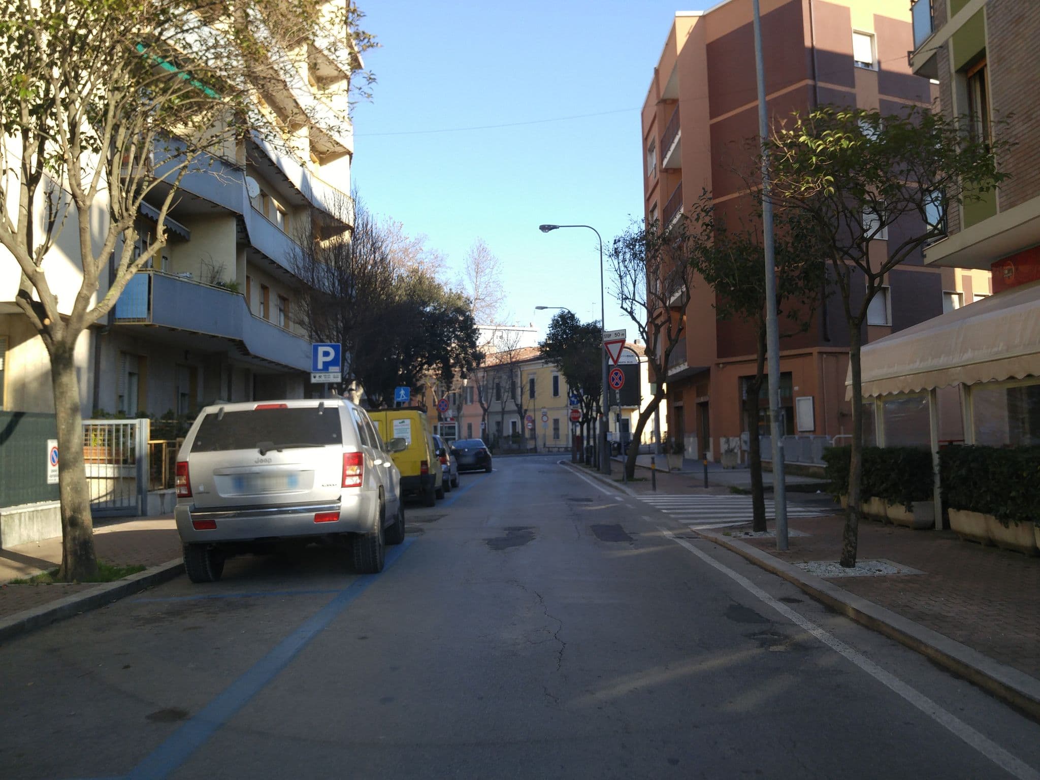 Street view near Monolocale Vittoria, Pesaro — © sorcrosc (CC BY-SA · Mapillary)