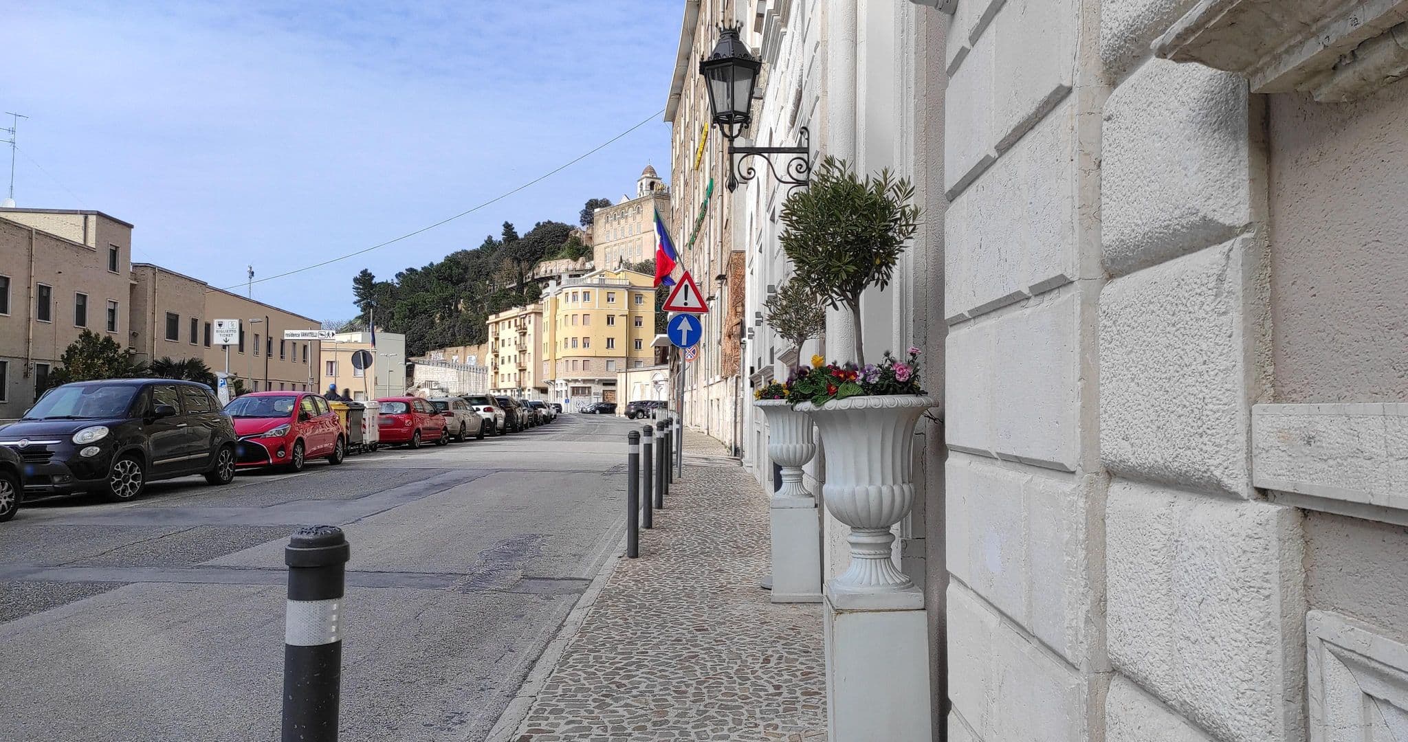 Street view near Residence Vanvitelli, Ancona — © jeawrong (CC BY-SA · Mapillary)