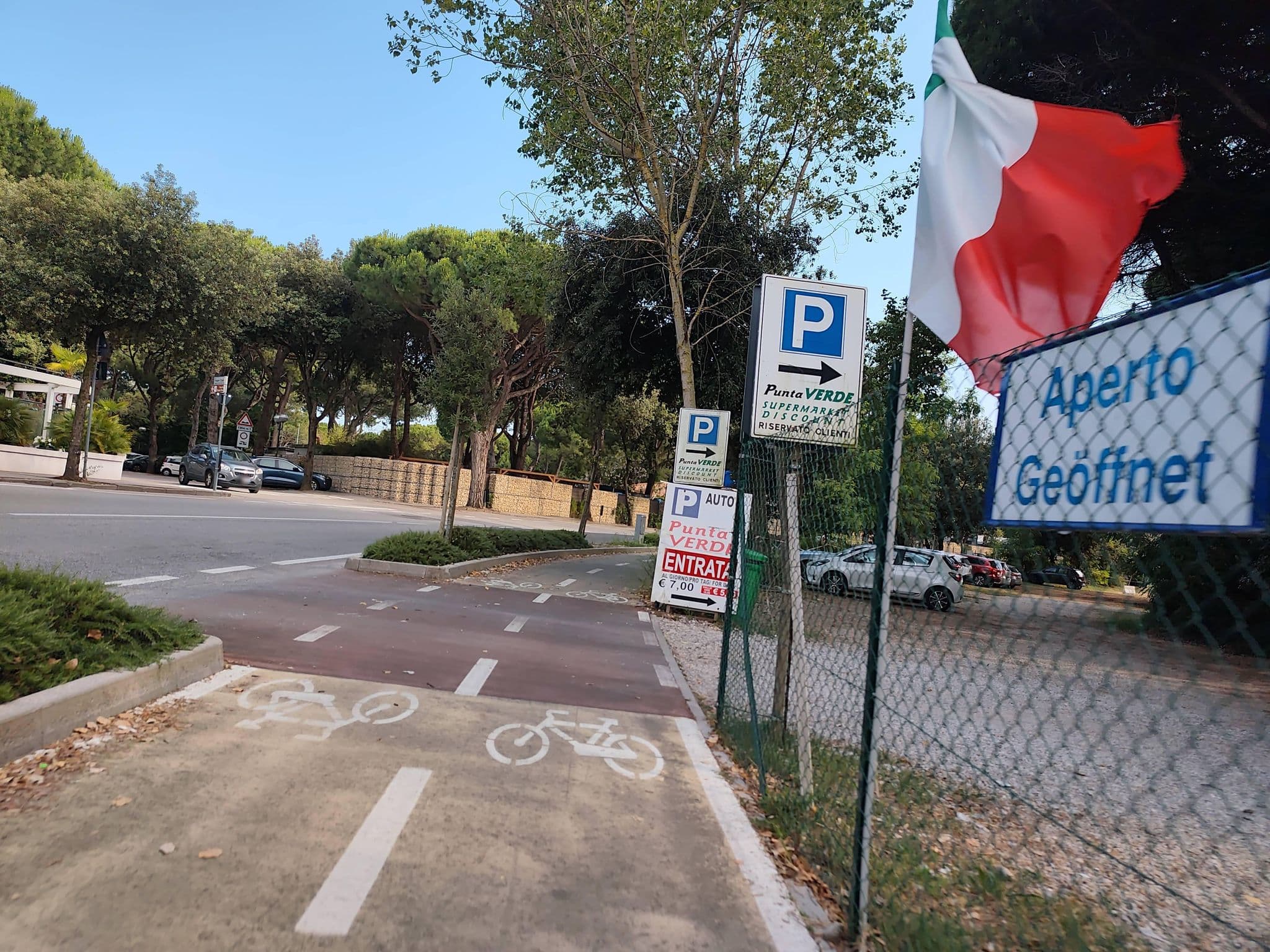 Street view near Residence Michelangelo Yachting Club - Adults Only, Iesolo — © Duro (CC BY-SA · Mapillary)