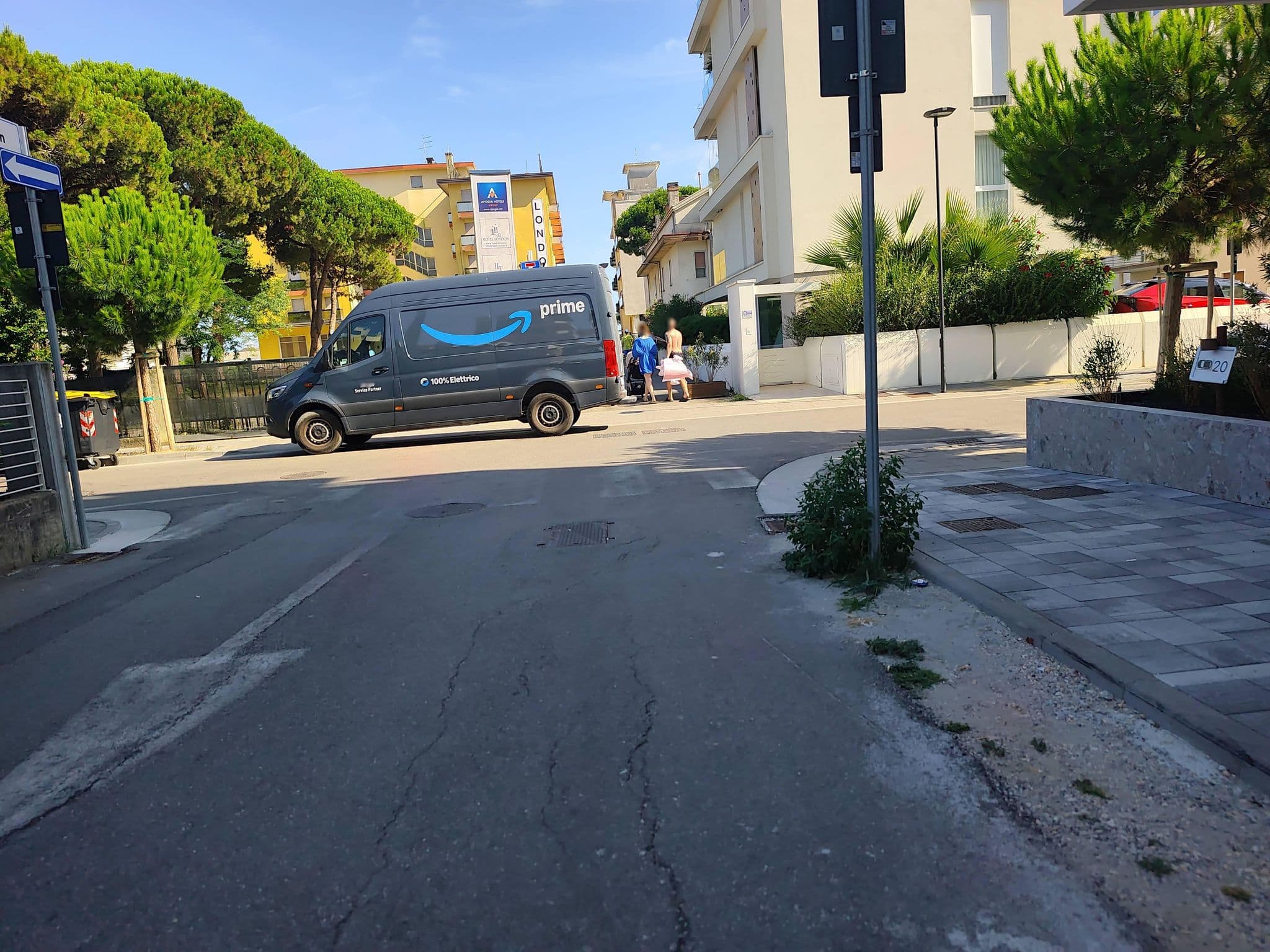 Street view near Hotel Astromare Lido di Jesolo, Lido di Jesolo — © Duro (CC BY-SA · Mapillary)