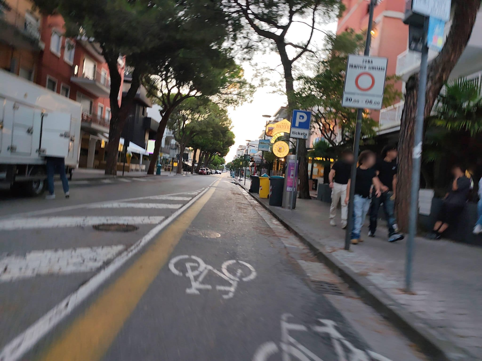 Street view near Hotel Telenia | Jesolo, Lido di Jesolo — © Duro (CC BY-SA · Mapillary)