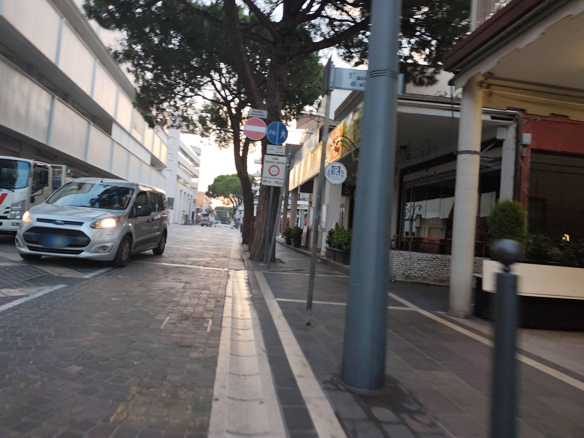 Street view near Bm SAS di Bacchin Simone & C., Lido di Jesolo — © Duro (CC BY-SA · Mapillary)