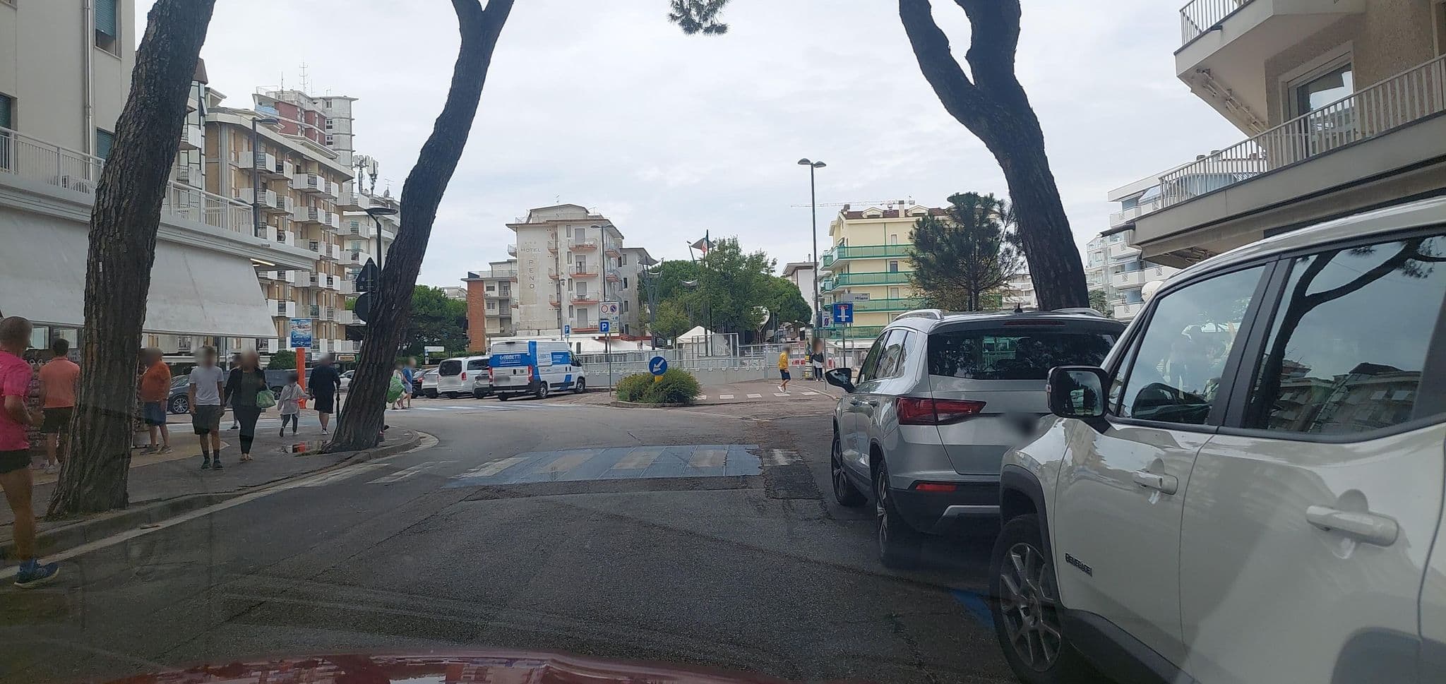 Street view near Albergo Hotel Caravelle Minicaravelle, Lido di Jesolo — © gzin (CC BY-SA · Mapillary)