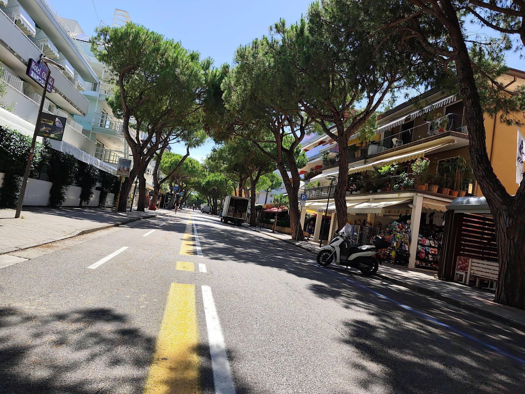 Street view near Hotel Olanda, Lido di Jesolo — © Duro (CC BY-SA · Mapillary)