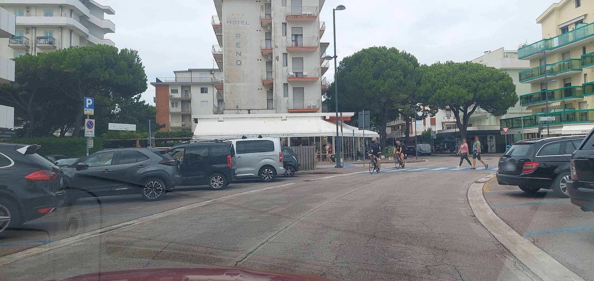 Street view near Residence Zeta, Lido di Jesolo — © gzin (CC BY-SA · Mapillary)