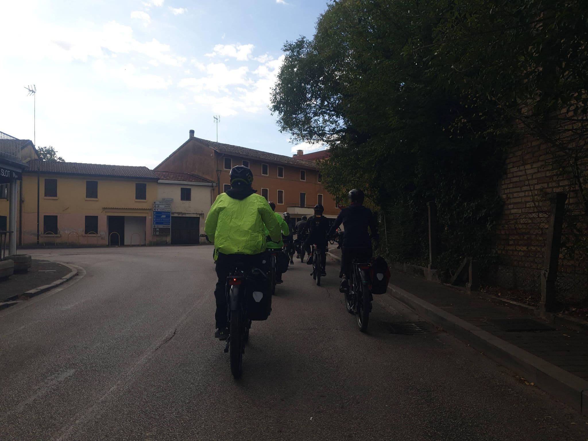 Street view near Albergo Ristorante da Toni di Cusan Antonio & C. SNC, Brugnera — © voschix (CC BY-SA · Mapillary)