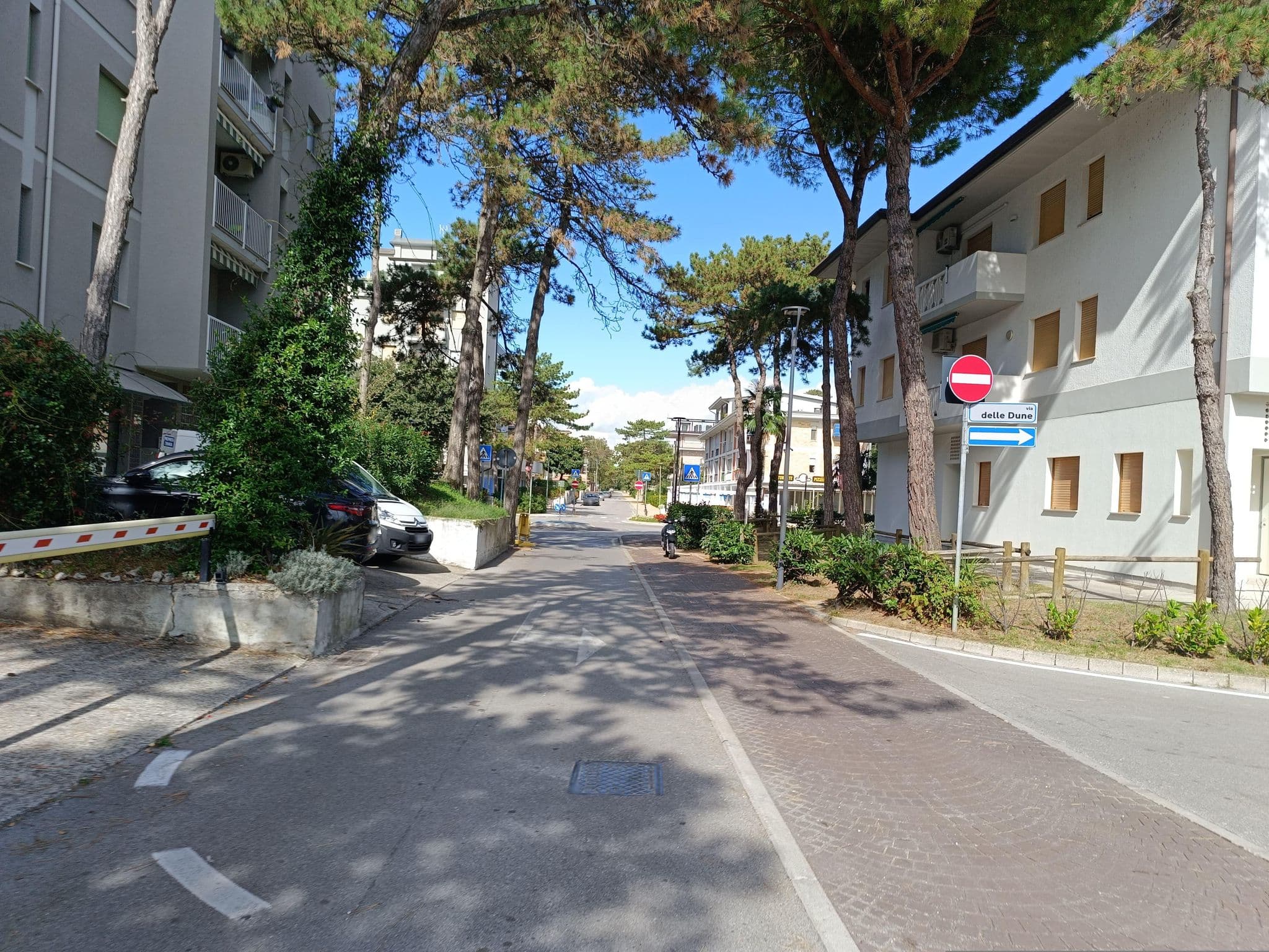 Street view near Villaggio Garden, Lignano Sabbiadoro — © Duro (CC BY-SA · Mapillary)